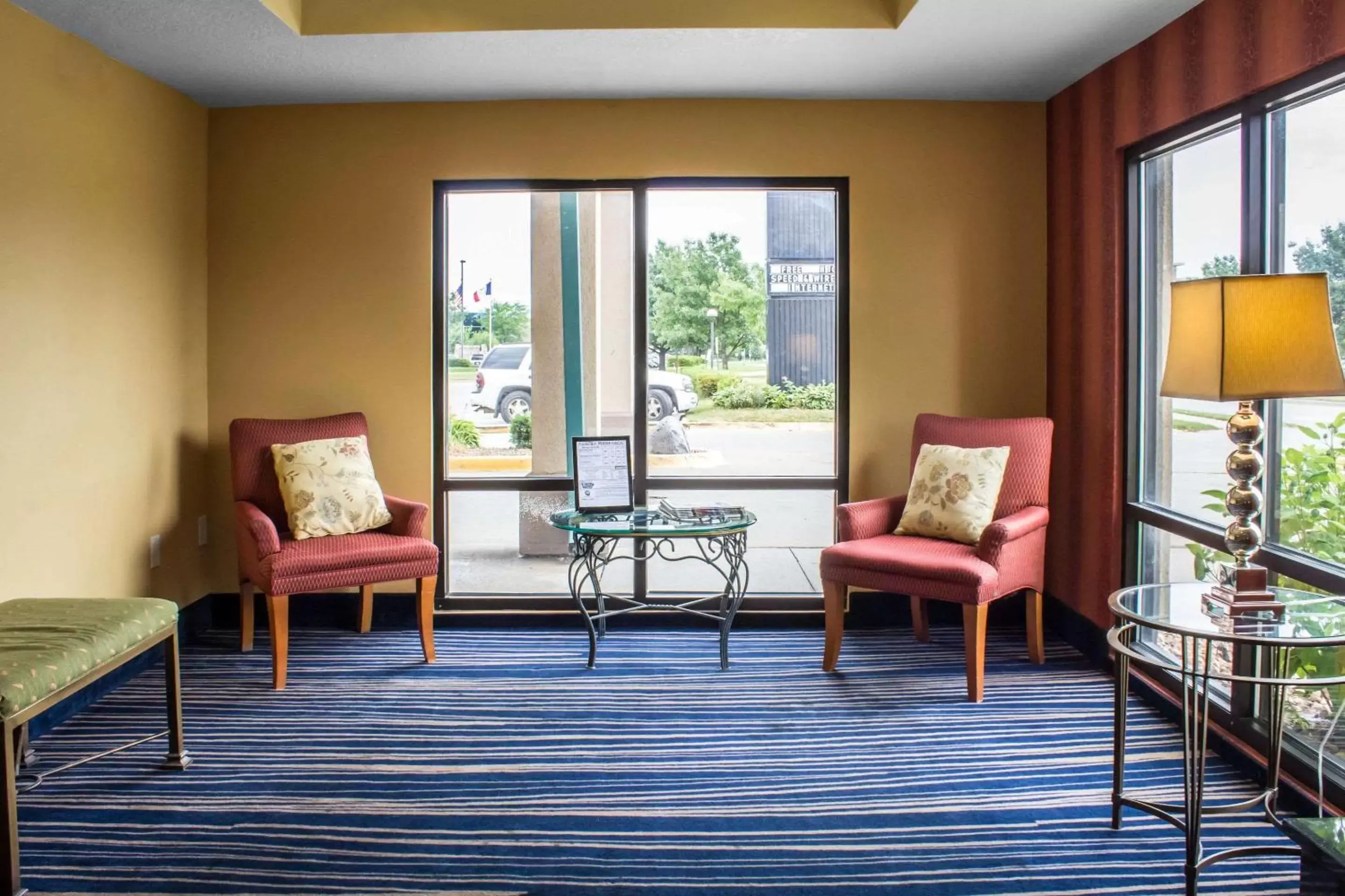 Lobby or reception, Seating Area in Econo Lodge Ankeny – Des Moines