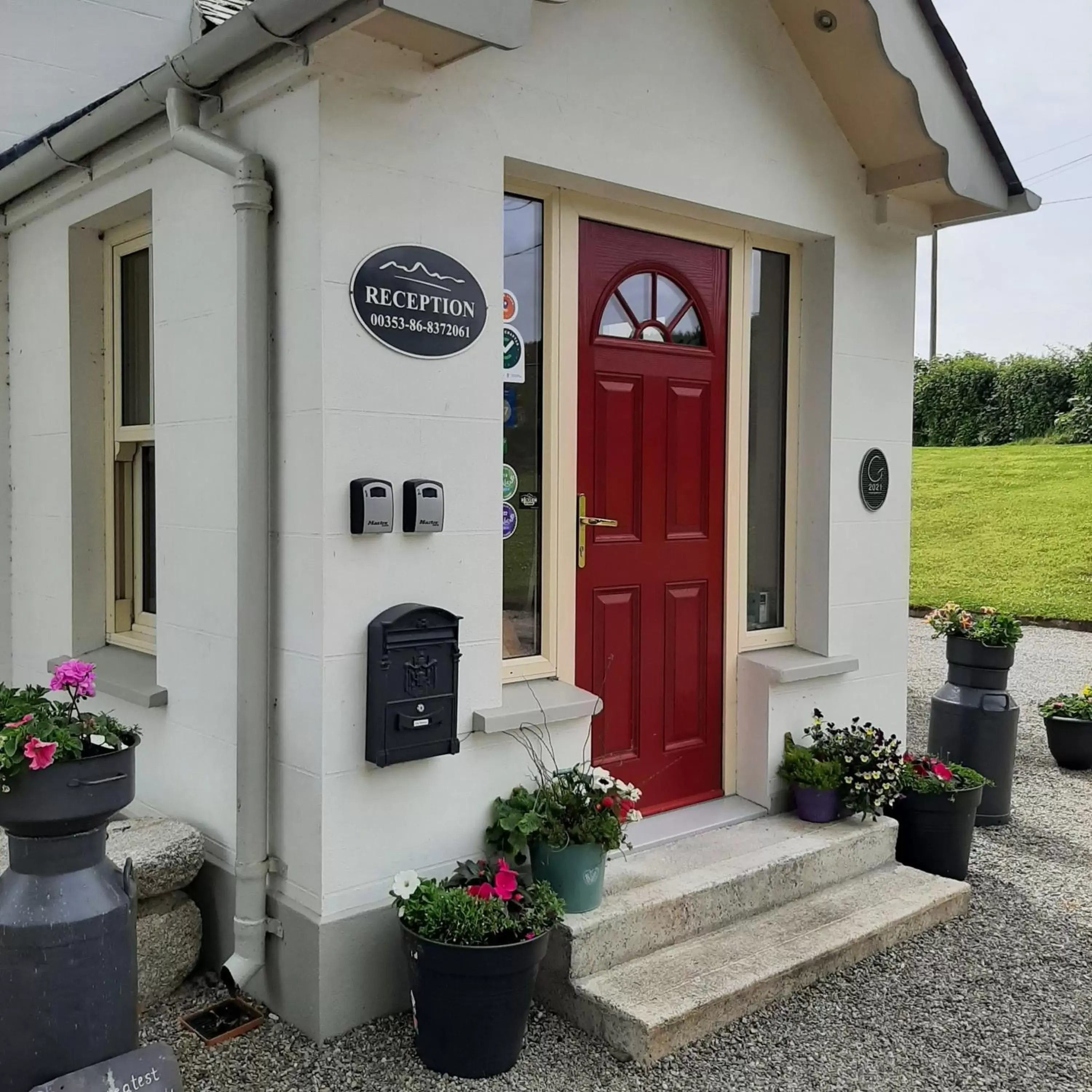 Facade/entrance in Abhainn Ri Farmhouse