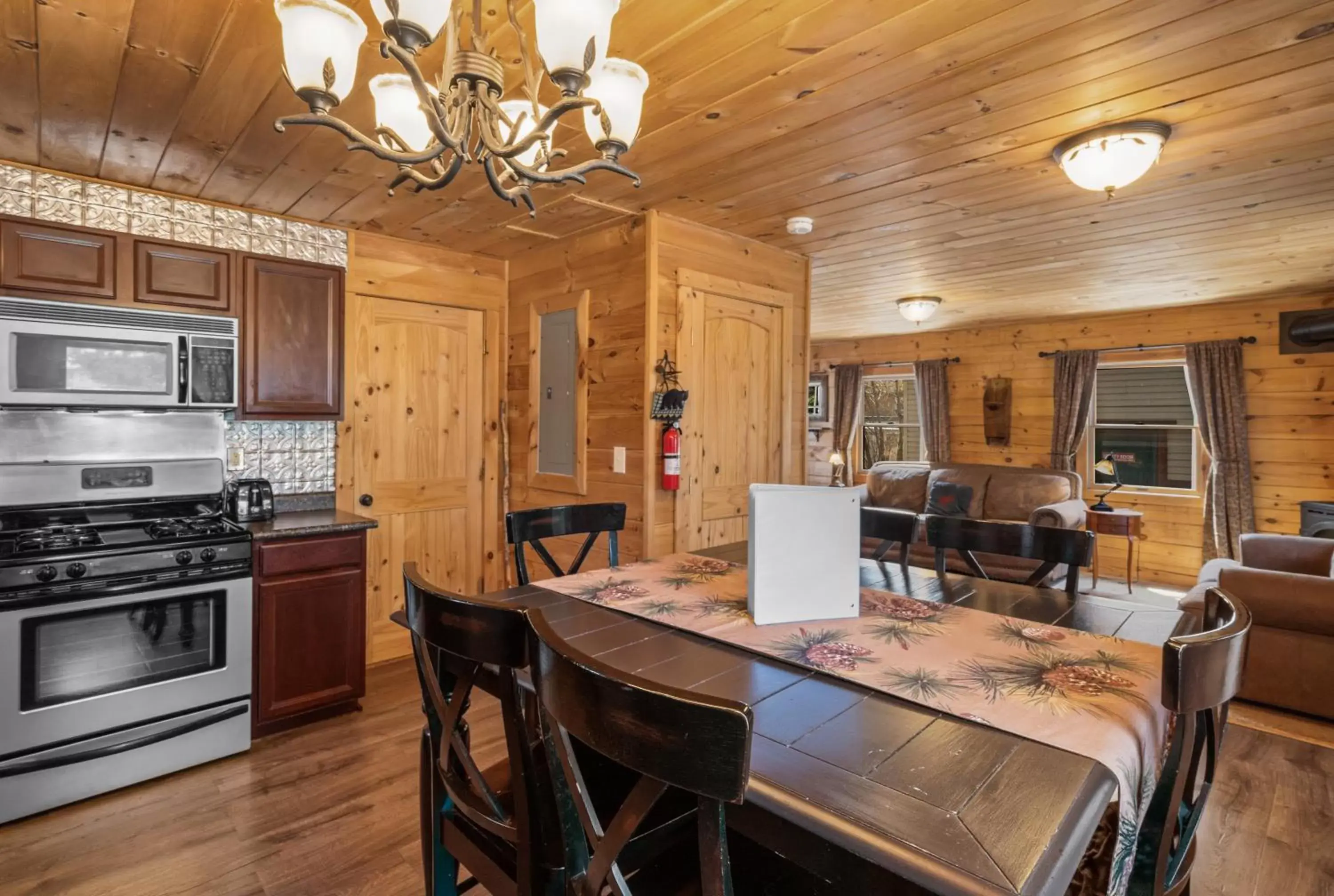 Kitchen or kitchenette, Dining Area in The Bucking Moose