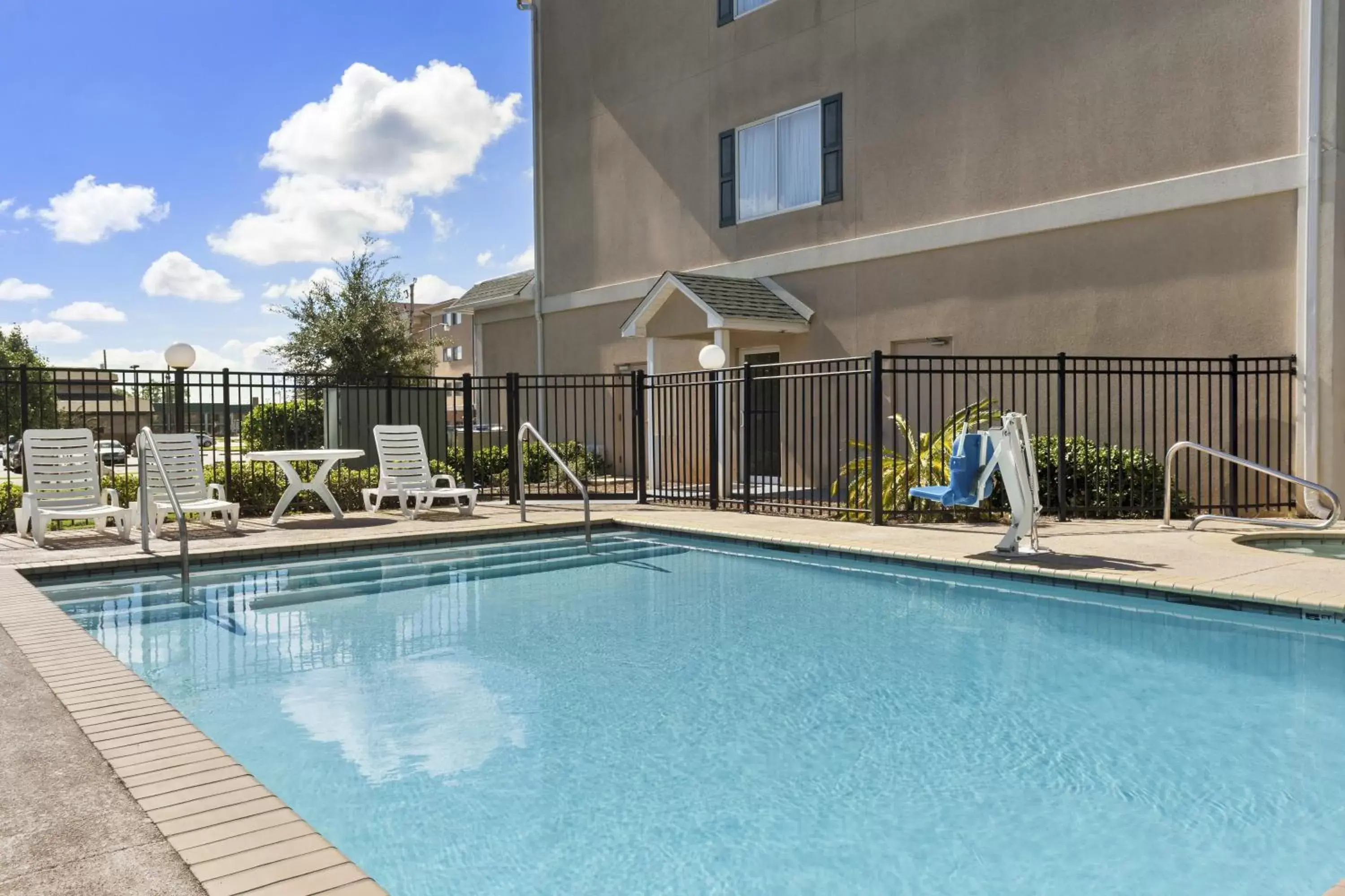 Pool view, Swimming Pool in Country Inn & Suites by Radisson, Saraland, AL
