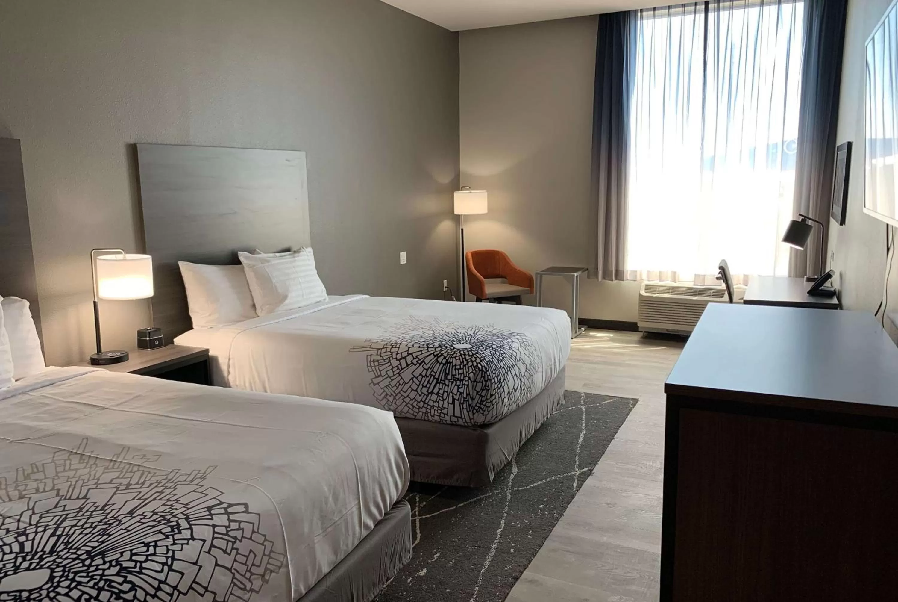 Photo of the whole room, Bed in La Quinta Inn & Suites by Wyndham Holbrook Petrified Forest