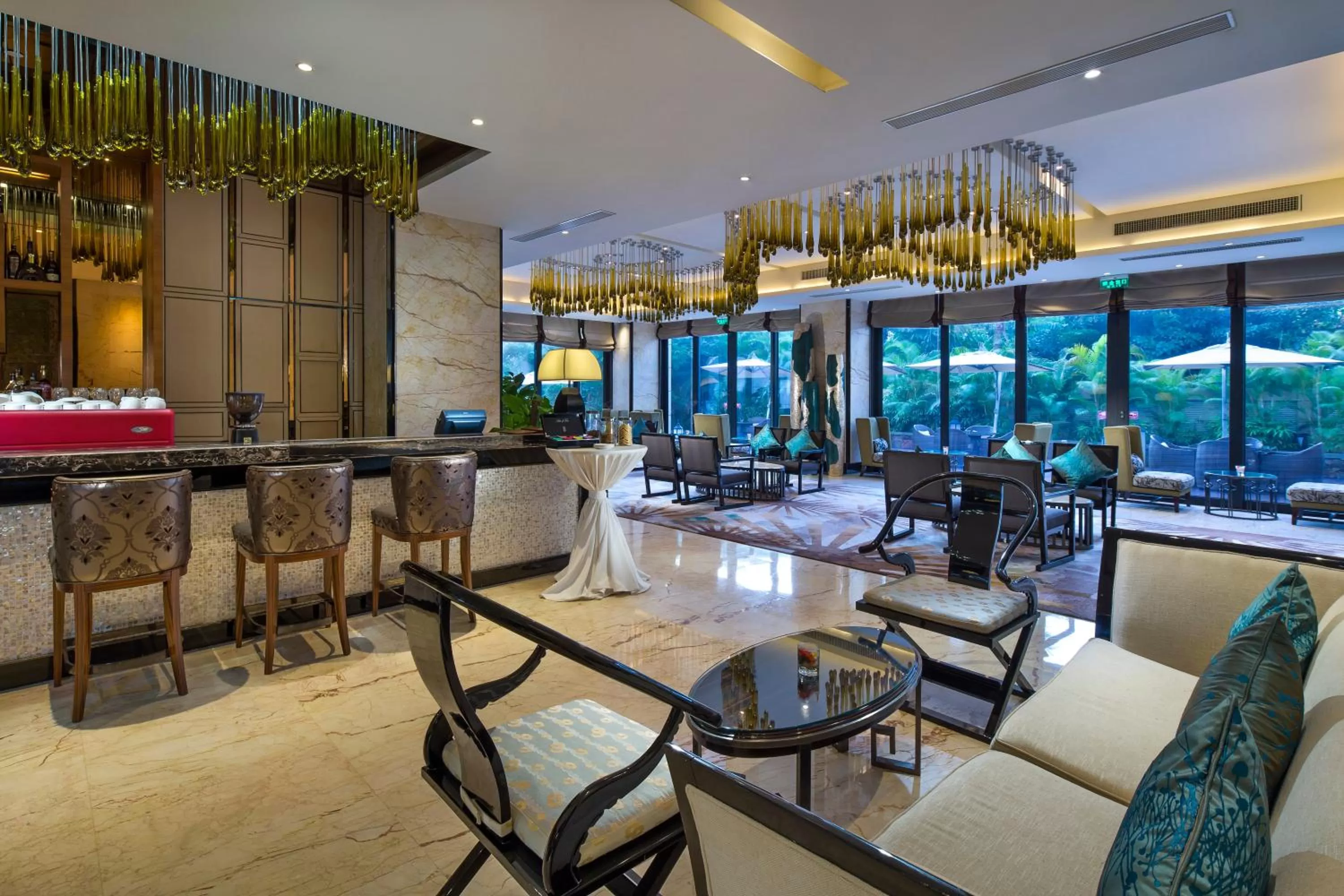 Lounge or bar in Crowne Plaza Sanya City Center by IHG