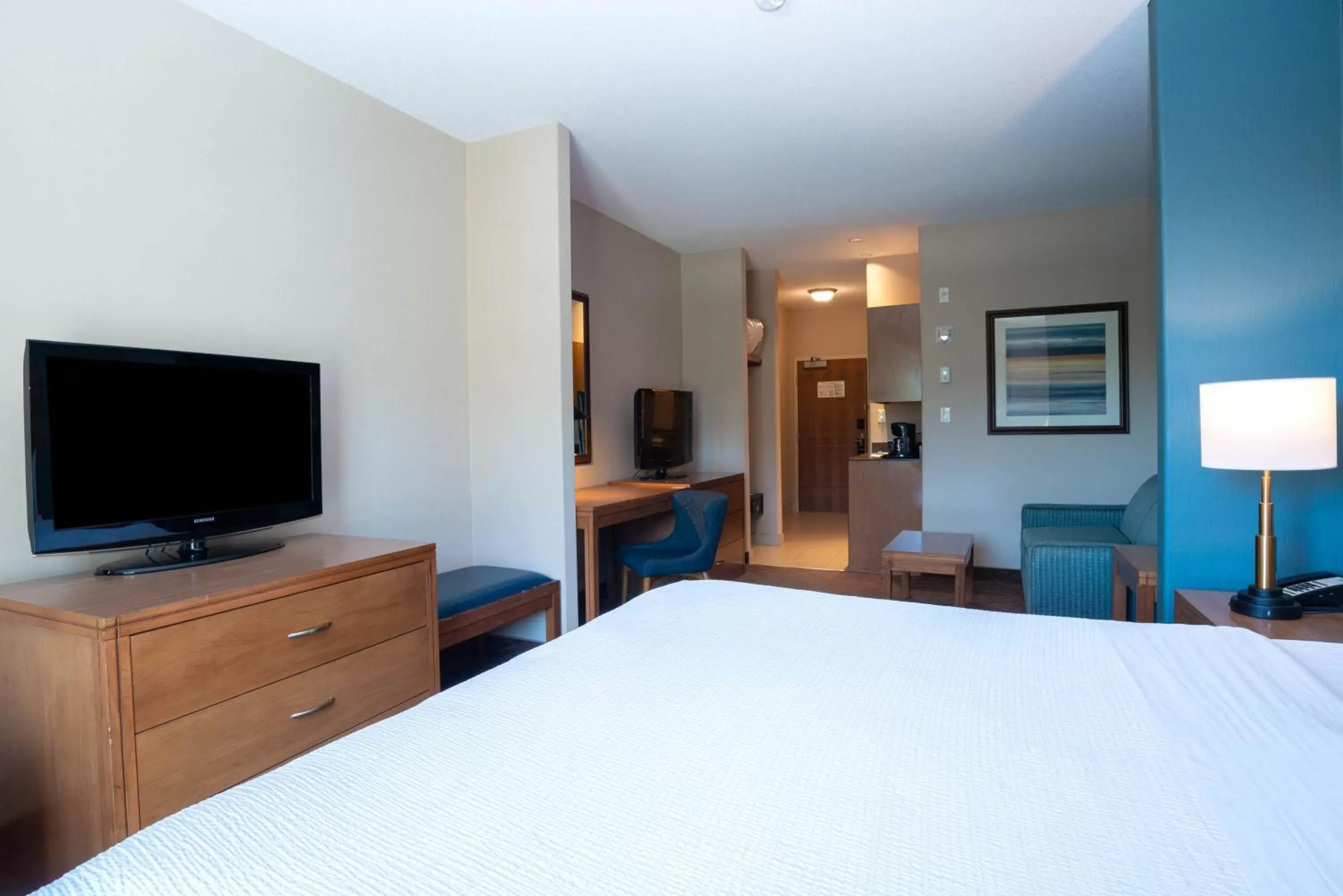 Photo of the whole room, TV/Entertainment Center in Sandman Hotel and Suites Squamish
