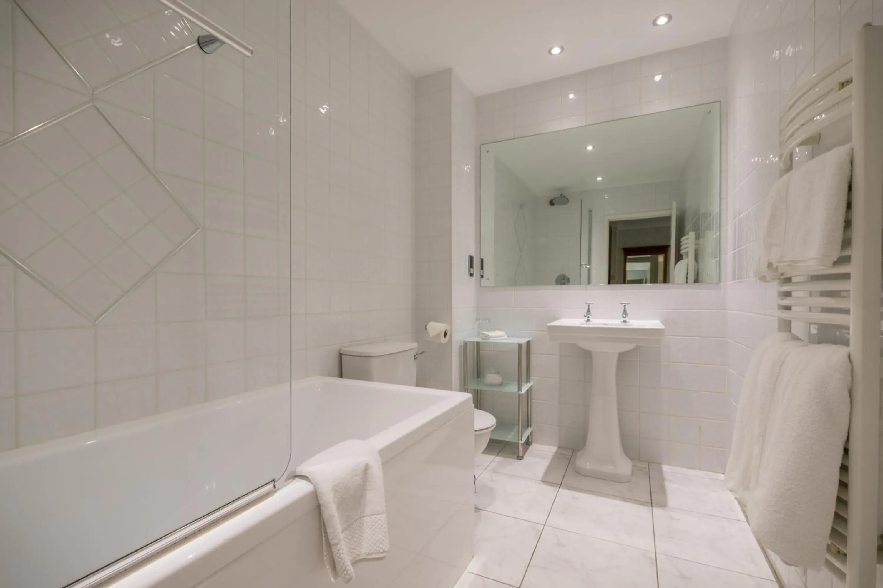 Bathroom in Lakeside Hotel and Spa