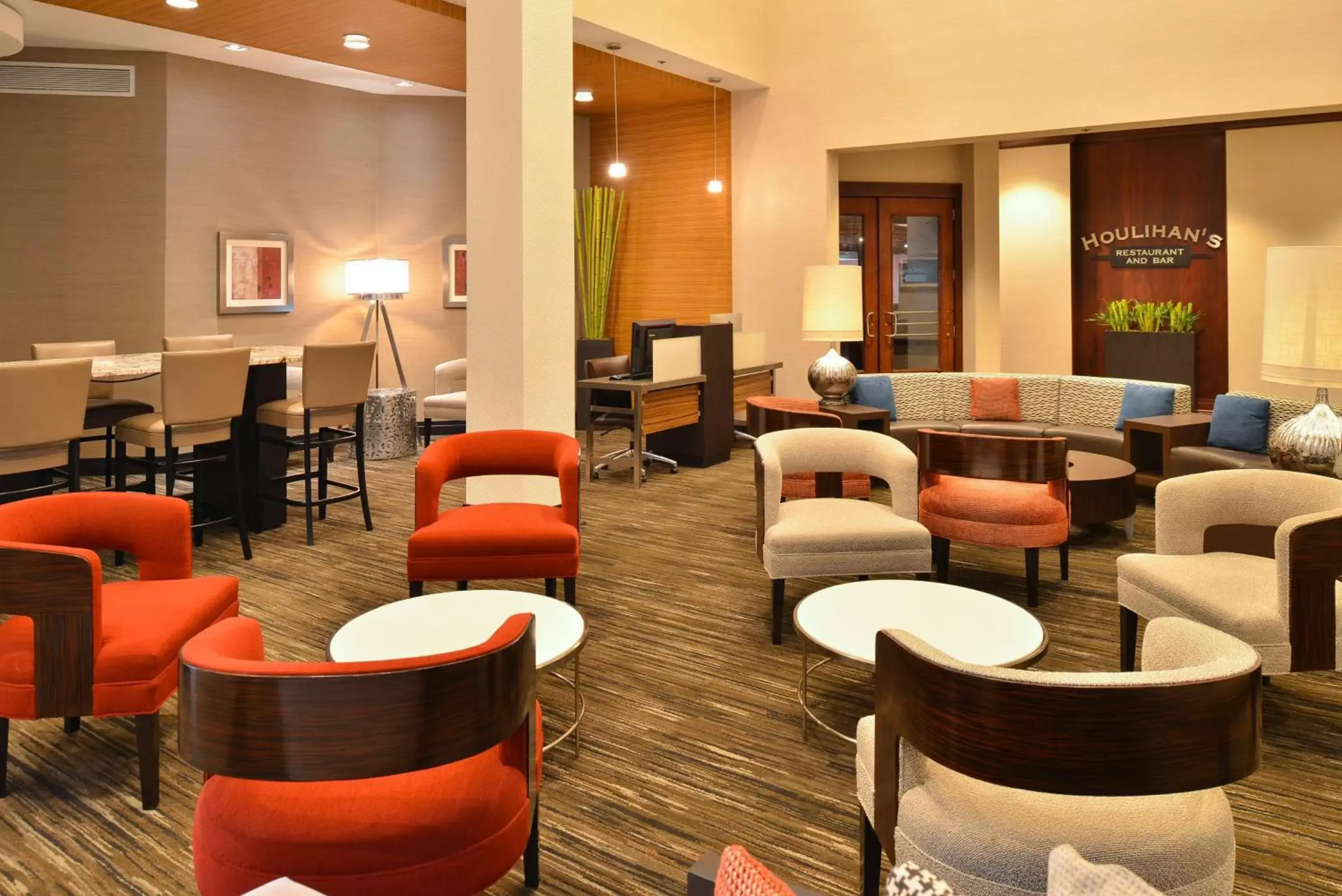 Lobby or reception, Lounge/Bar in Hilton Springfield