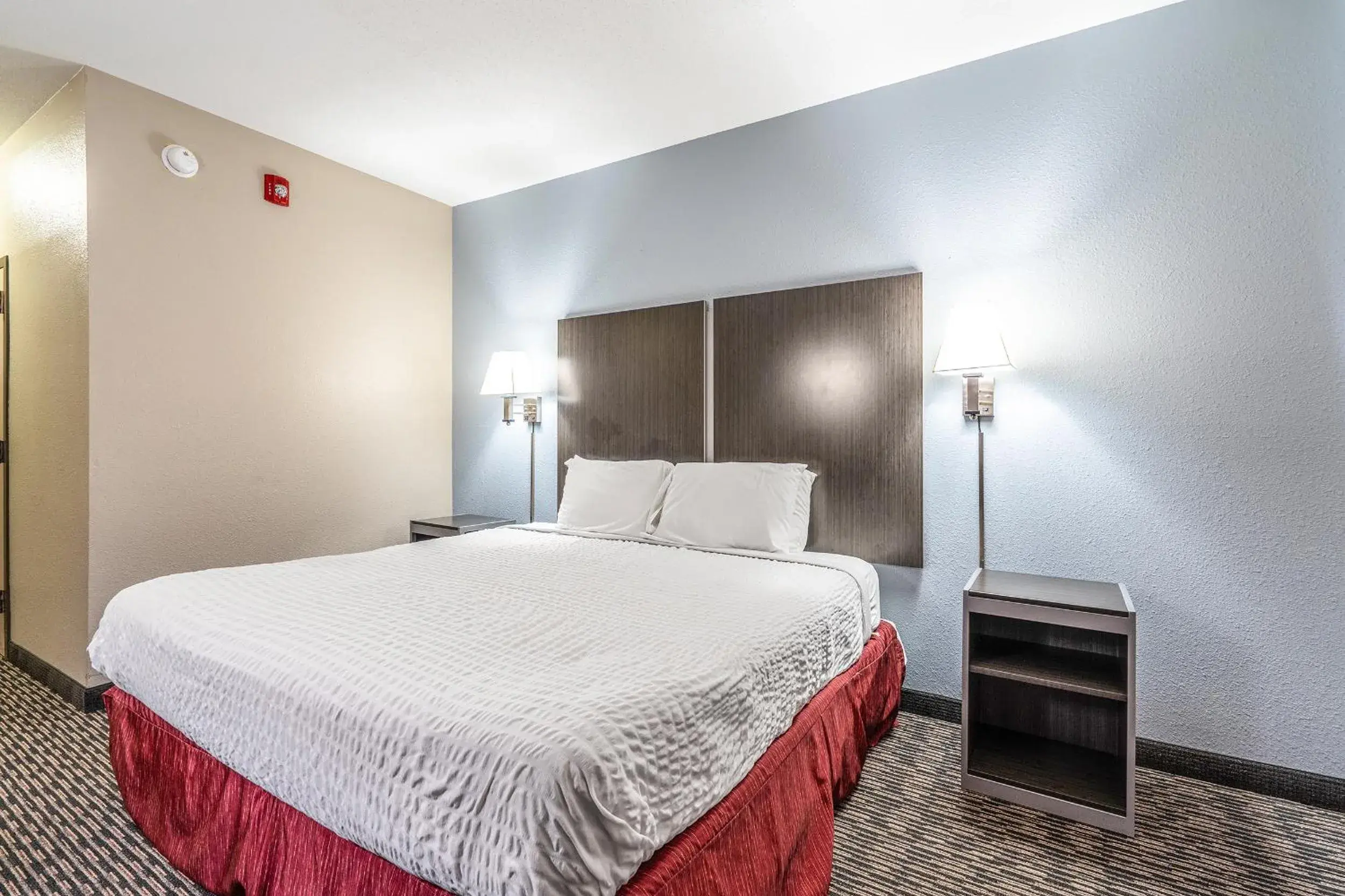 Bedroom, Bed in Americas Best Value Inn - Chattanooga