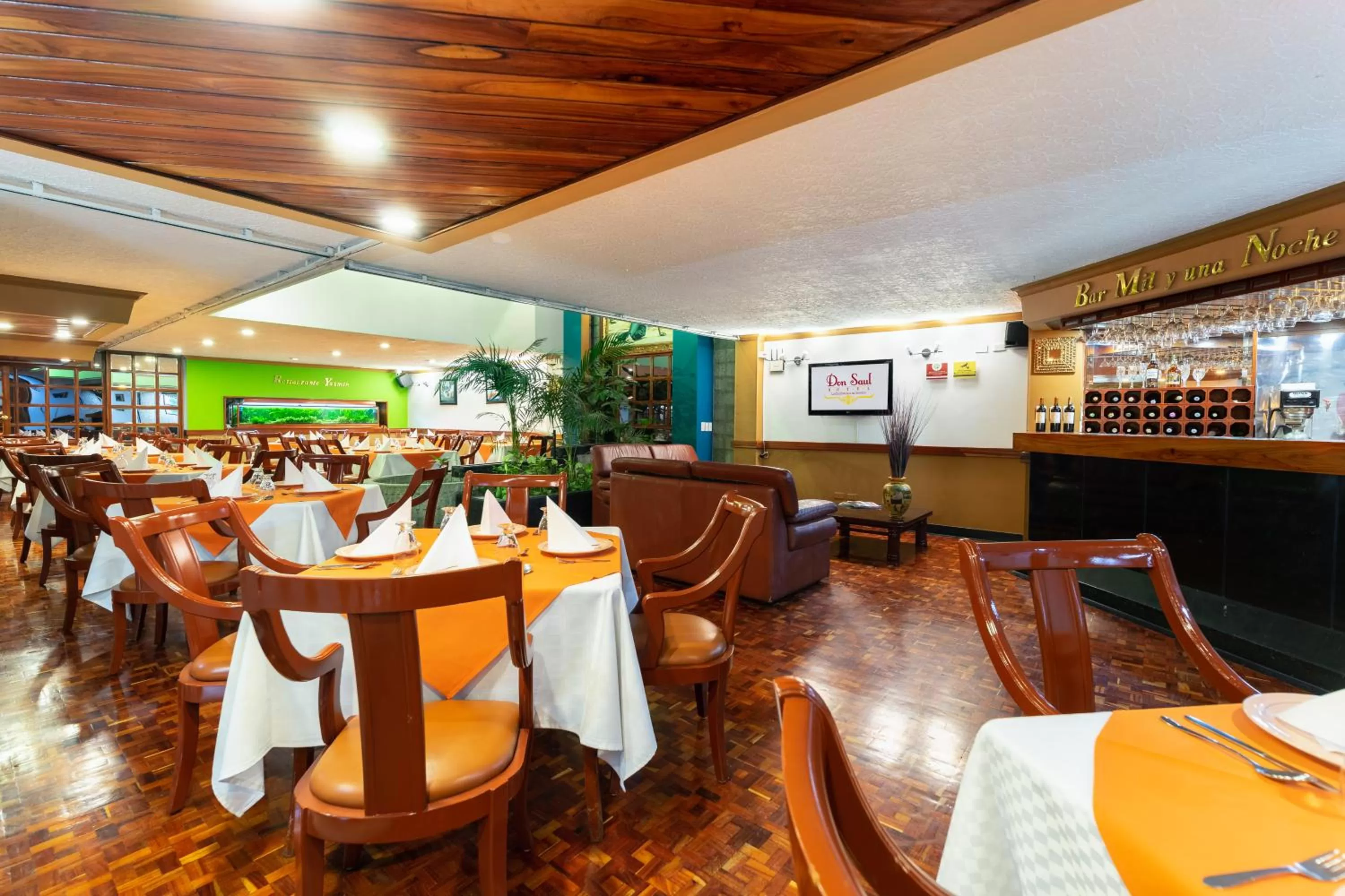 Restaurant/places to eat in Hotel Don Saul