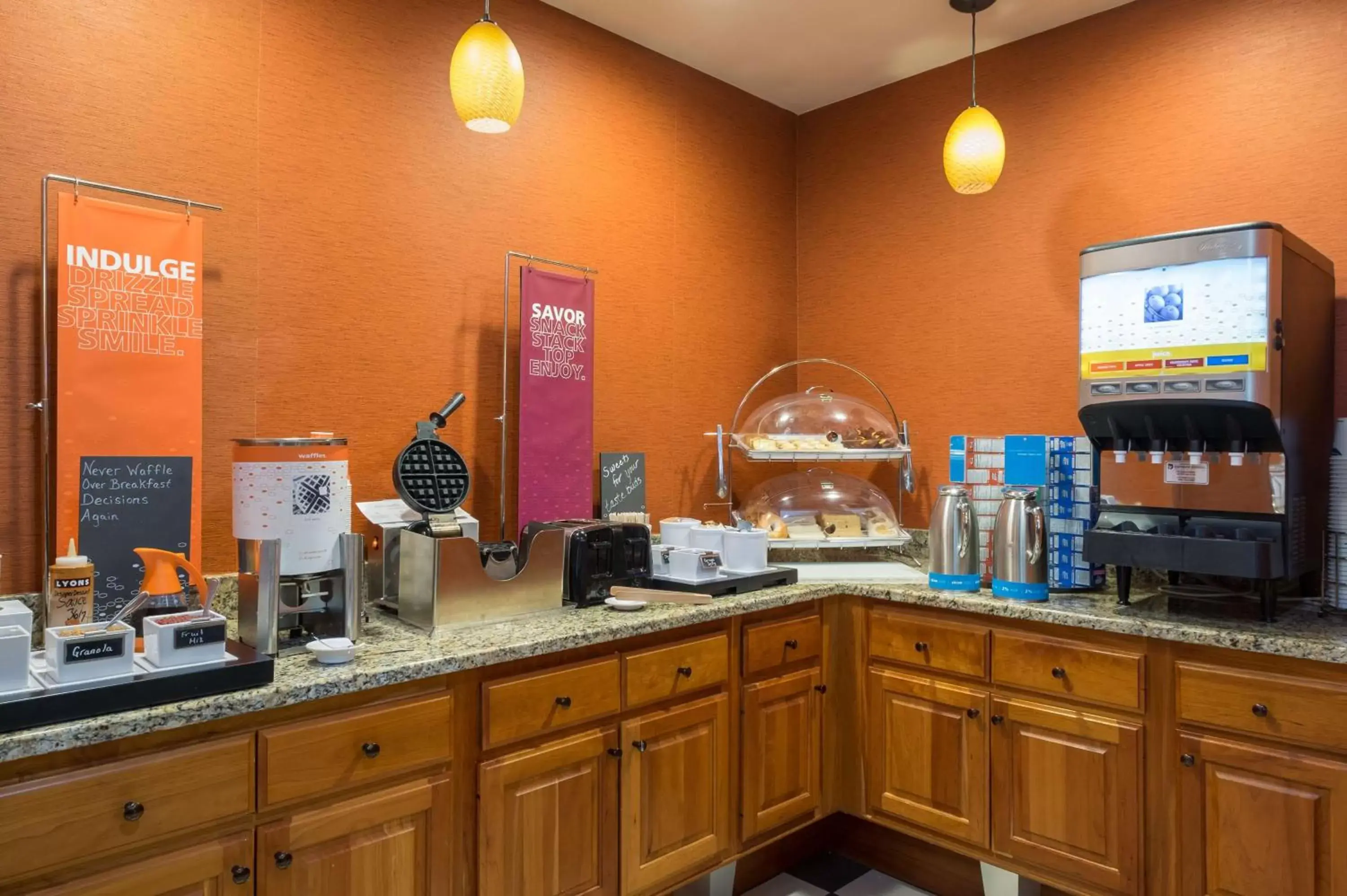 Dining area, Restaurant/Places to Eat in Hampton Inn Waterville