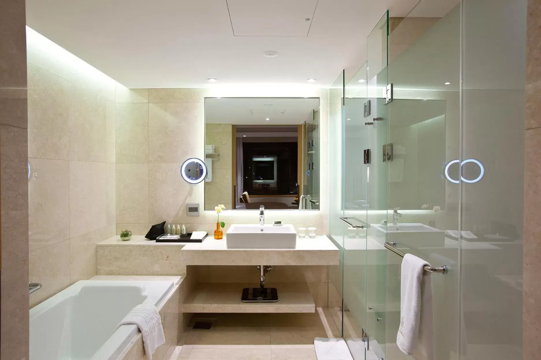 Bedroom, Bathroom in Hotel Hyundai by Lahan Ulsan