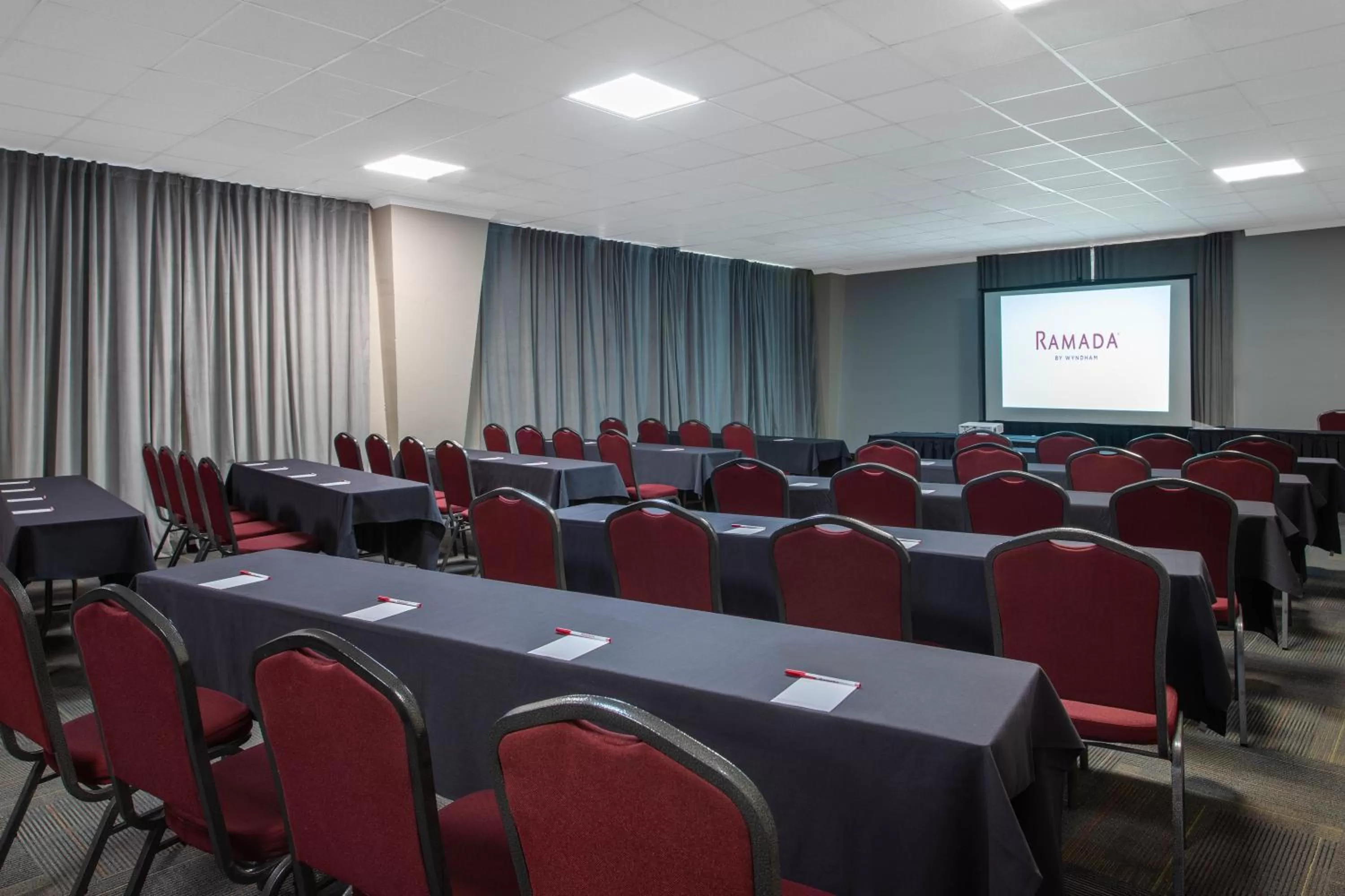 Banquet/Function facilities in Ramada by Wyndham Tampa Westshore Airport South