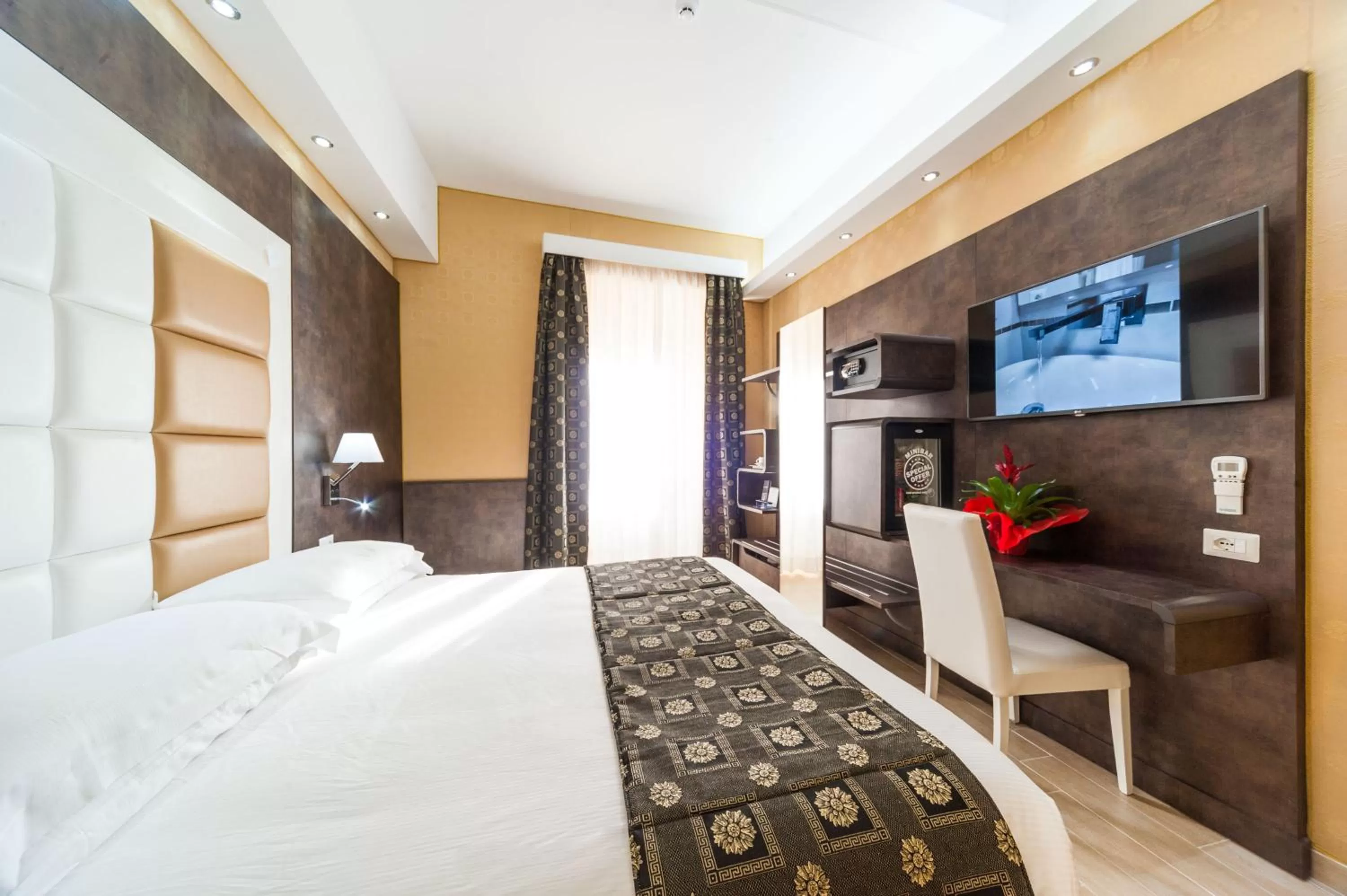 Photo of the whole room, Bed in Relais Trevi 95 Boutique Hotel