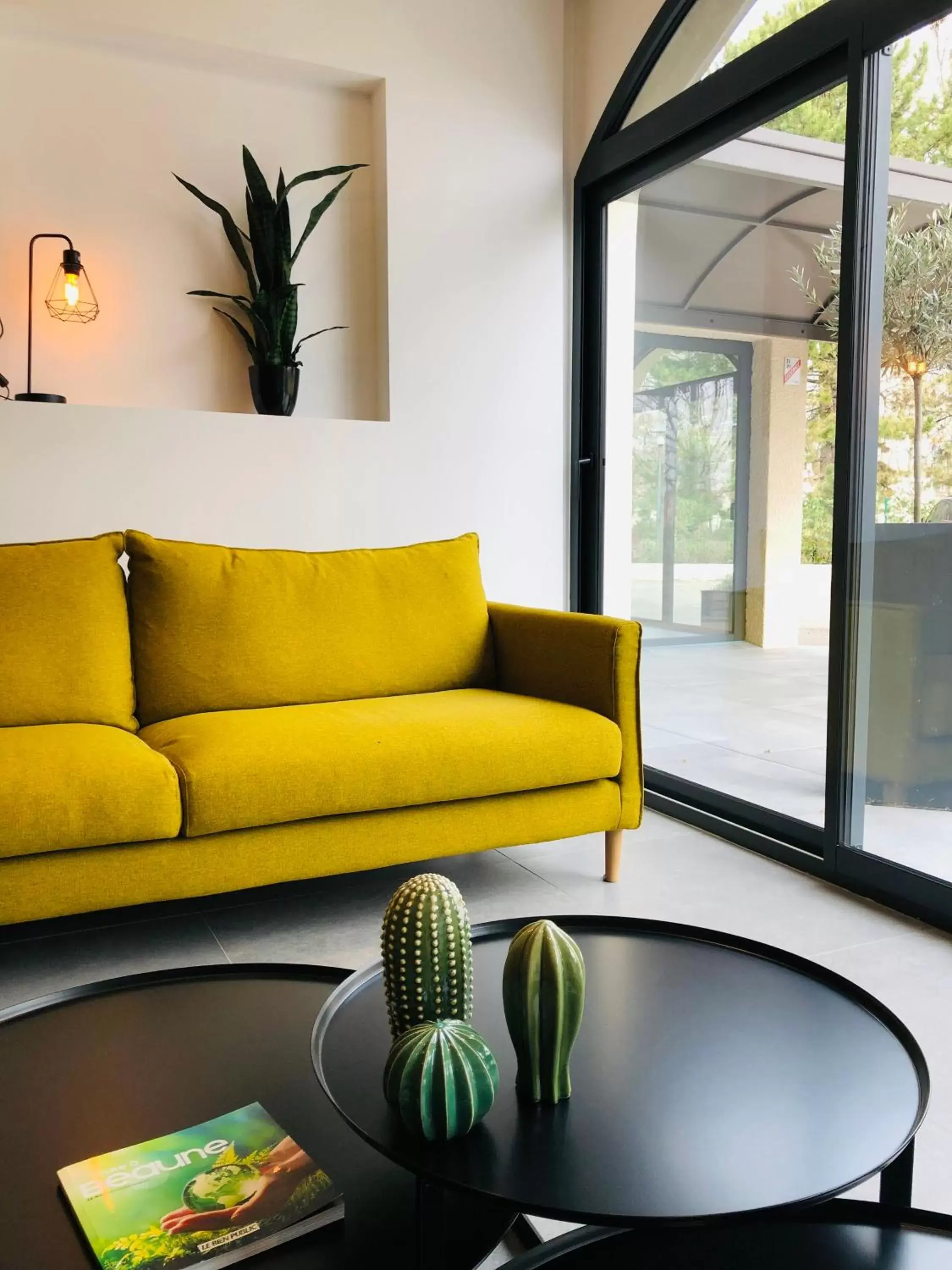 Lobby or reception in ibis Beaune Centre Lobby or reception in ibis Beaune Centre