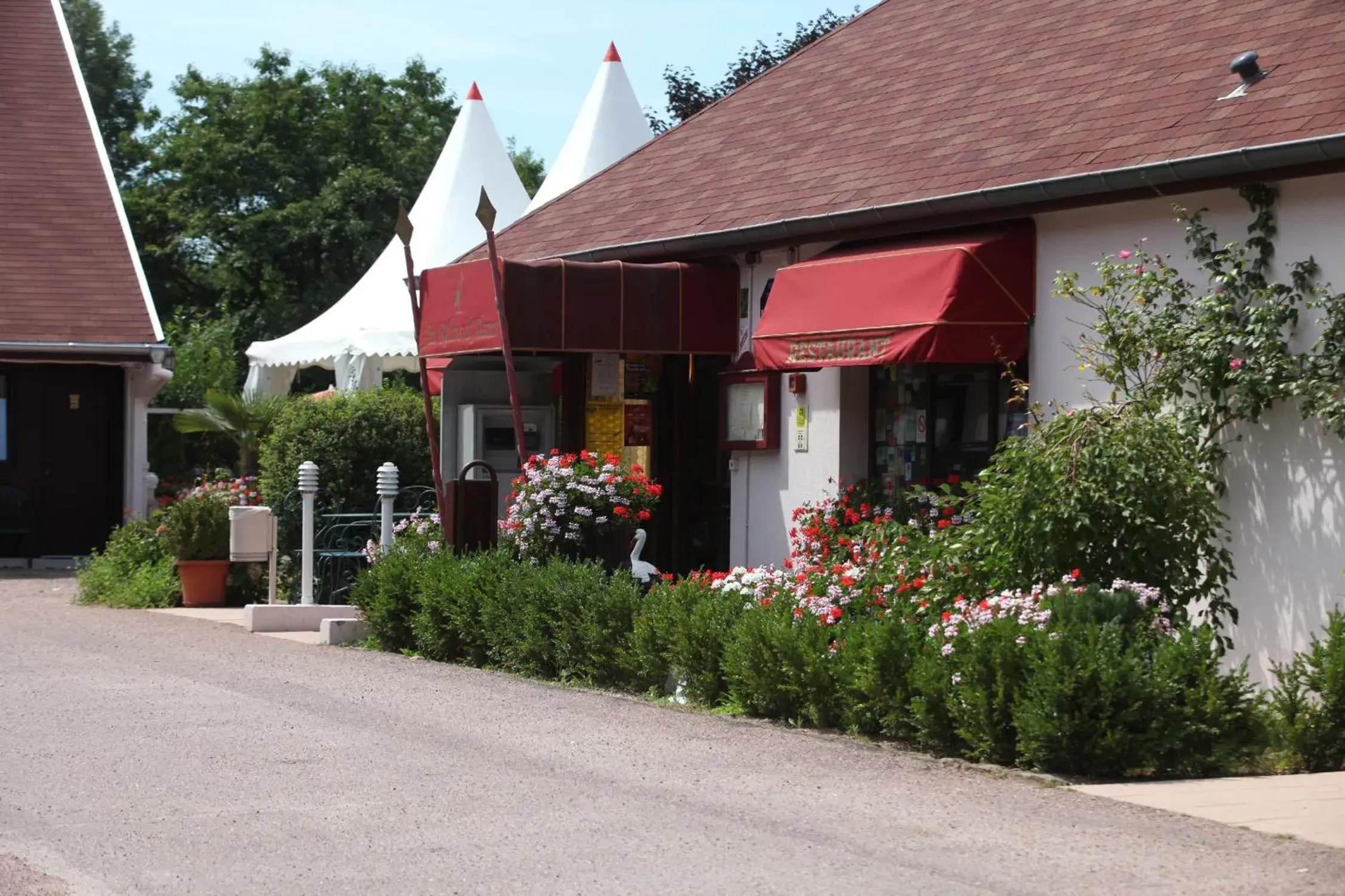 Facade/entrance, Property Building in Hôtel Restaurant Au Relais D'Alsace