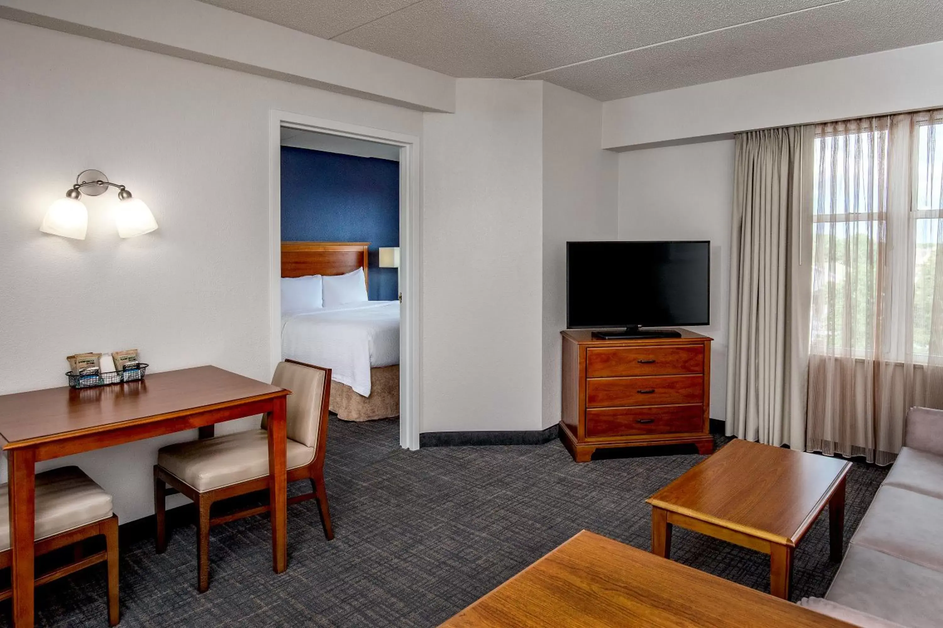 Bed, TV/Entertainment Center in Residence Inn by Marriott Chesapeake Greenbrier