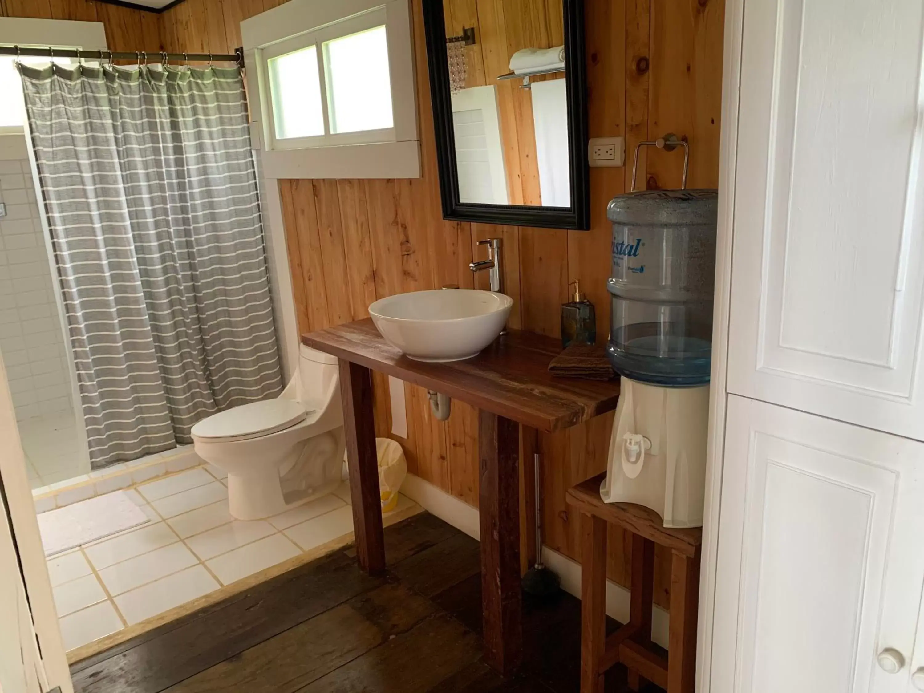 Bathroom in The Lodge at Reventazon River Mountain Ranch