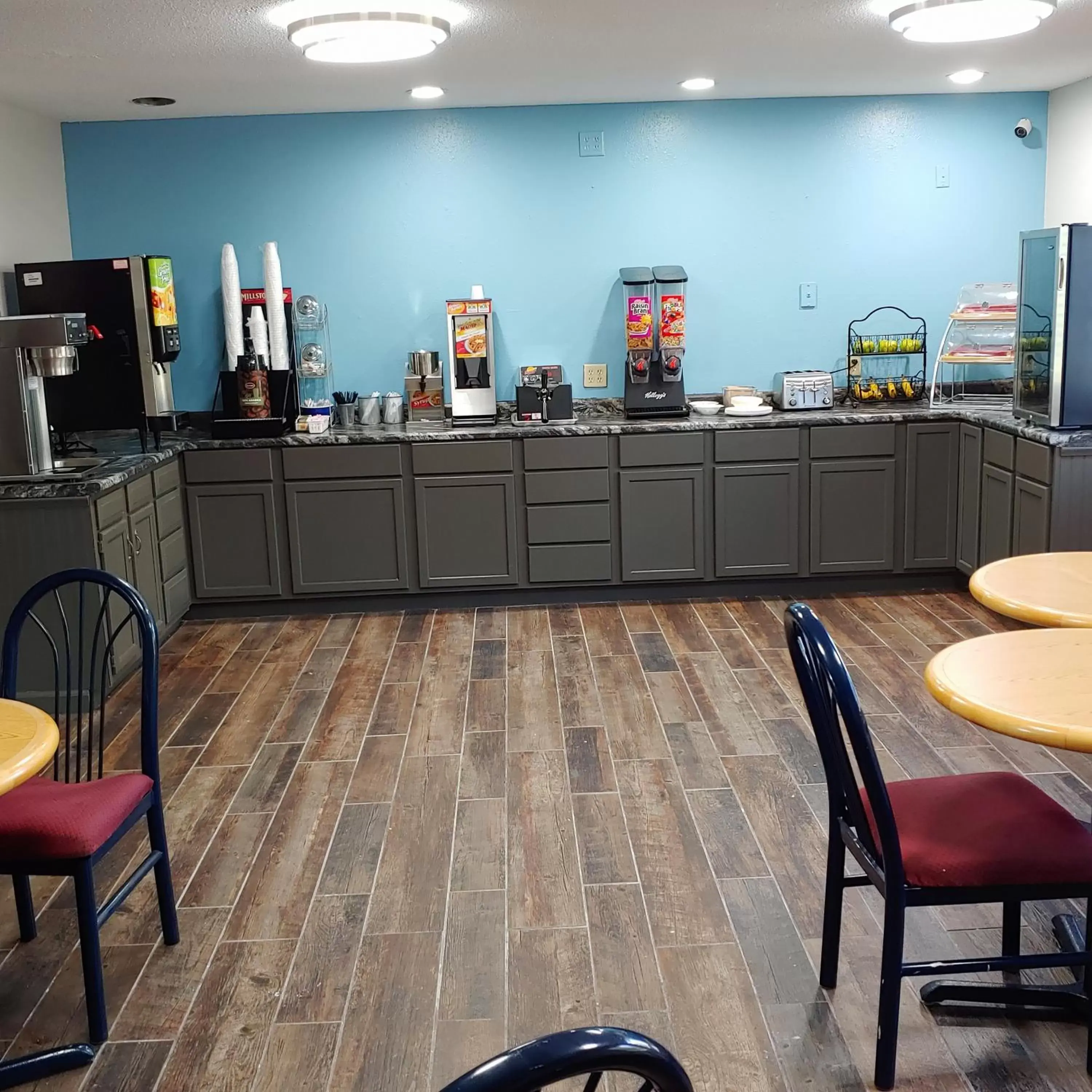 Restaurant/Places to Eat in Days Inn by Wyndham West-Eau Claire