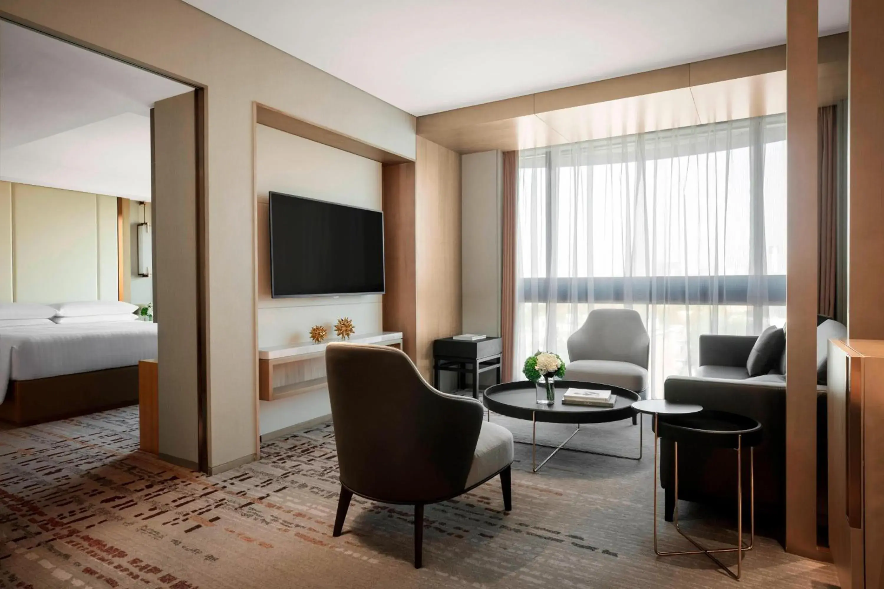 Photo of the whole room, Seating Area in Shanghai Marriott Hotel Hongqiao