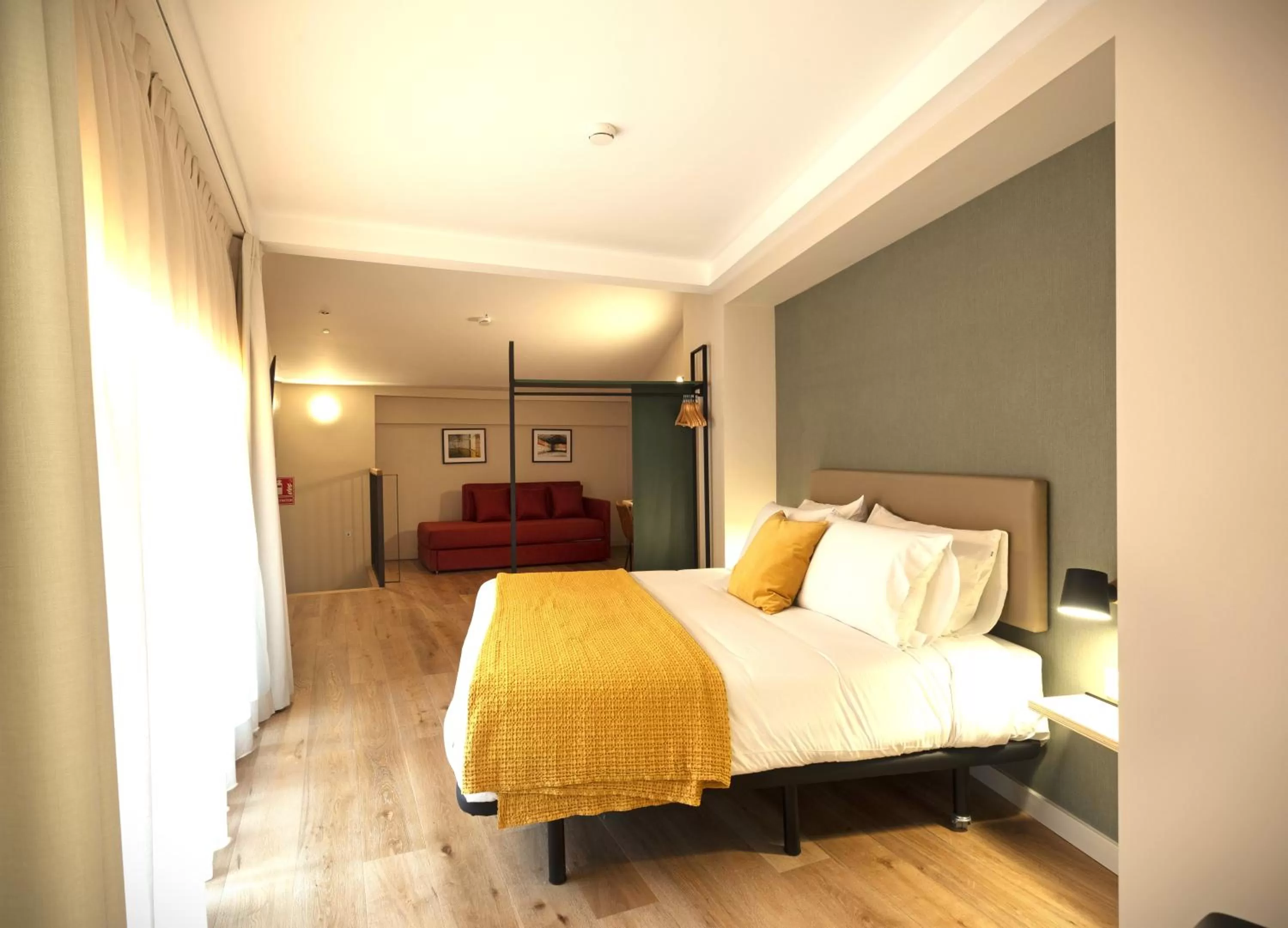 Photo of the whole room, Bed in Mythic Valencia