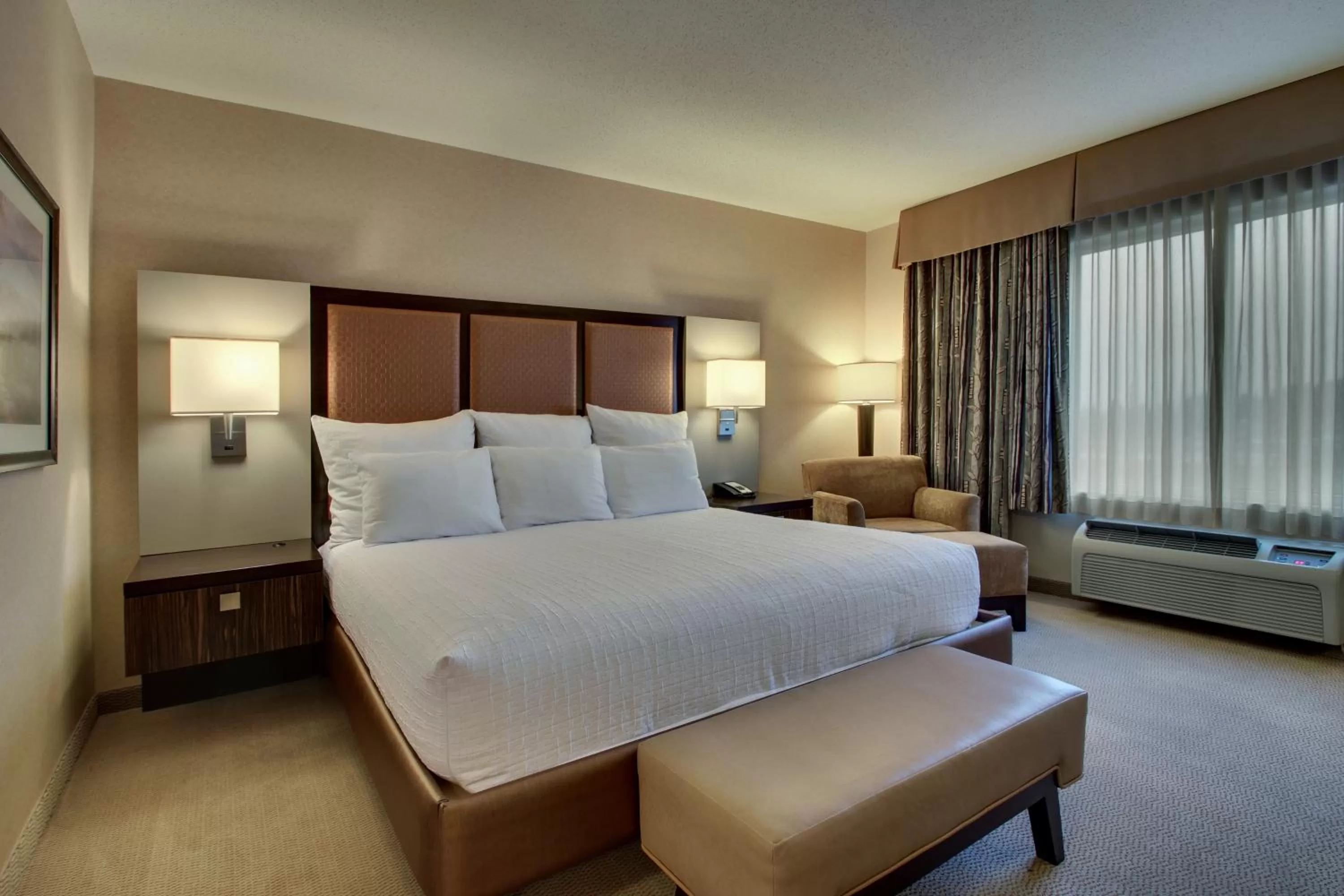 Bed in The Inn at Charles Town / Hollywood Casino