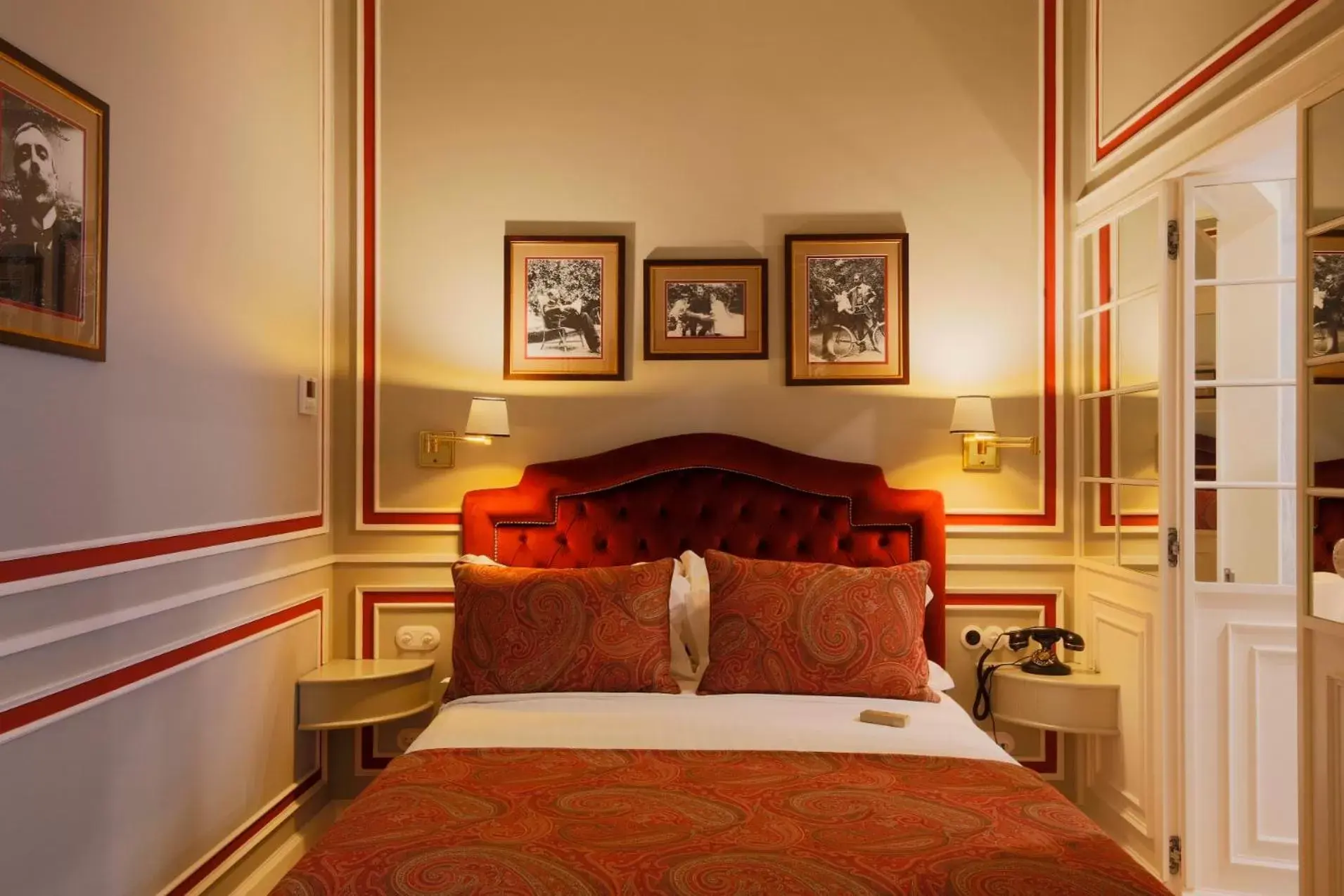 Bed in Grande Hotel do Porto