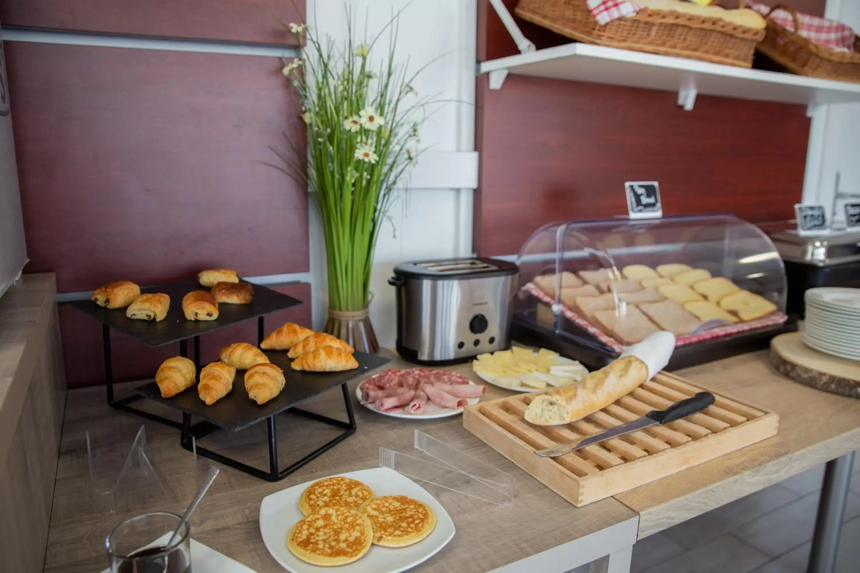 Continental breakfast in Zenitude Hôtel-Résidences Cannes Mandelieu Confort