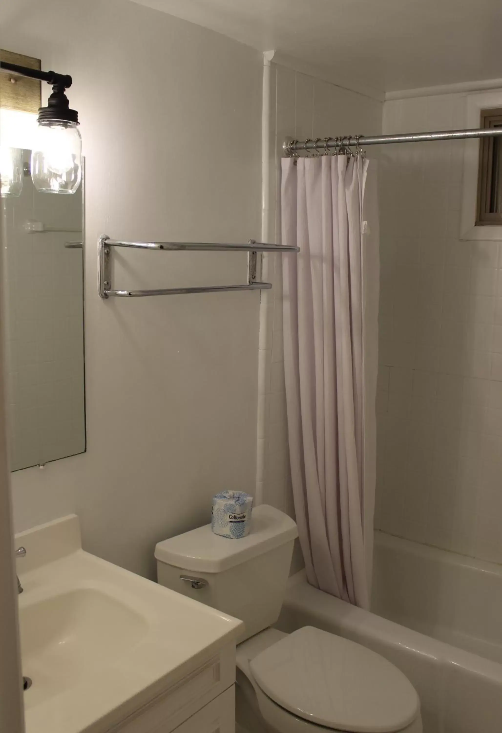 Bathroom in Catskill Seasons Inn