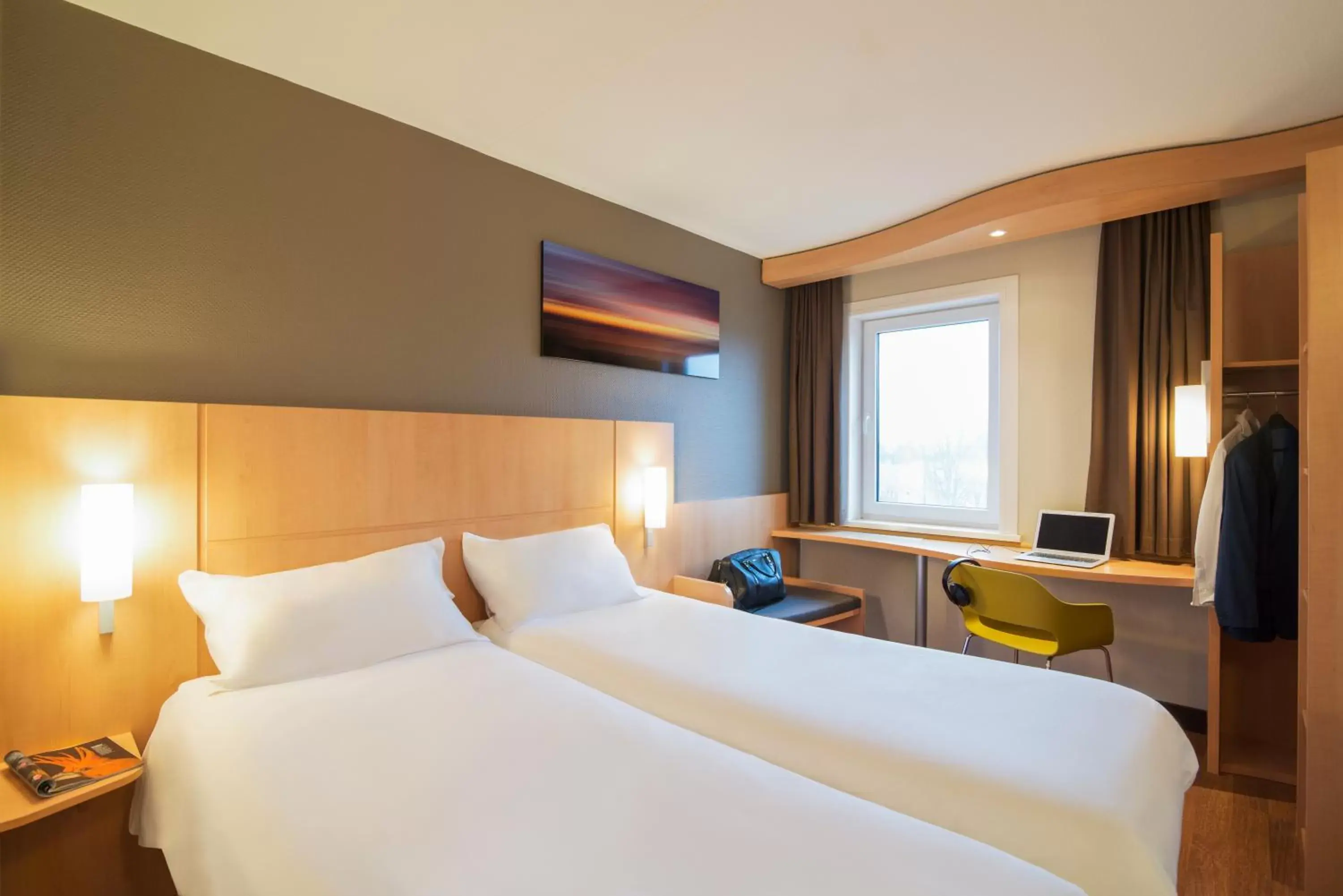 Photo of the whole room, Bed in ibis Rotterdam Vlaardingen