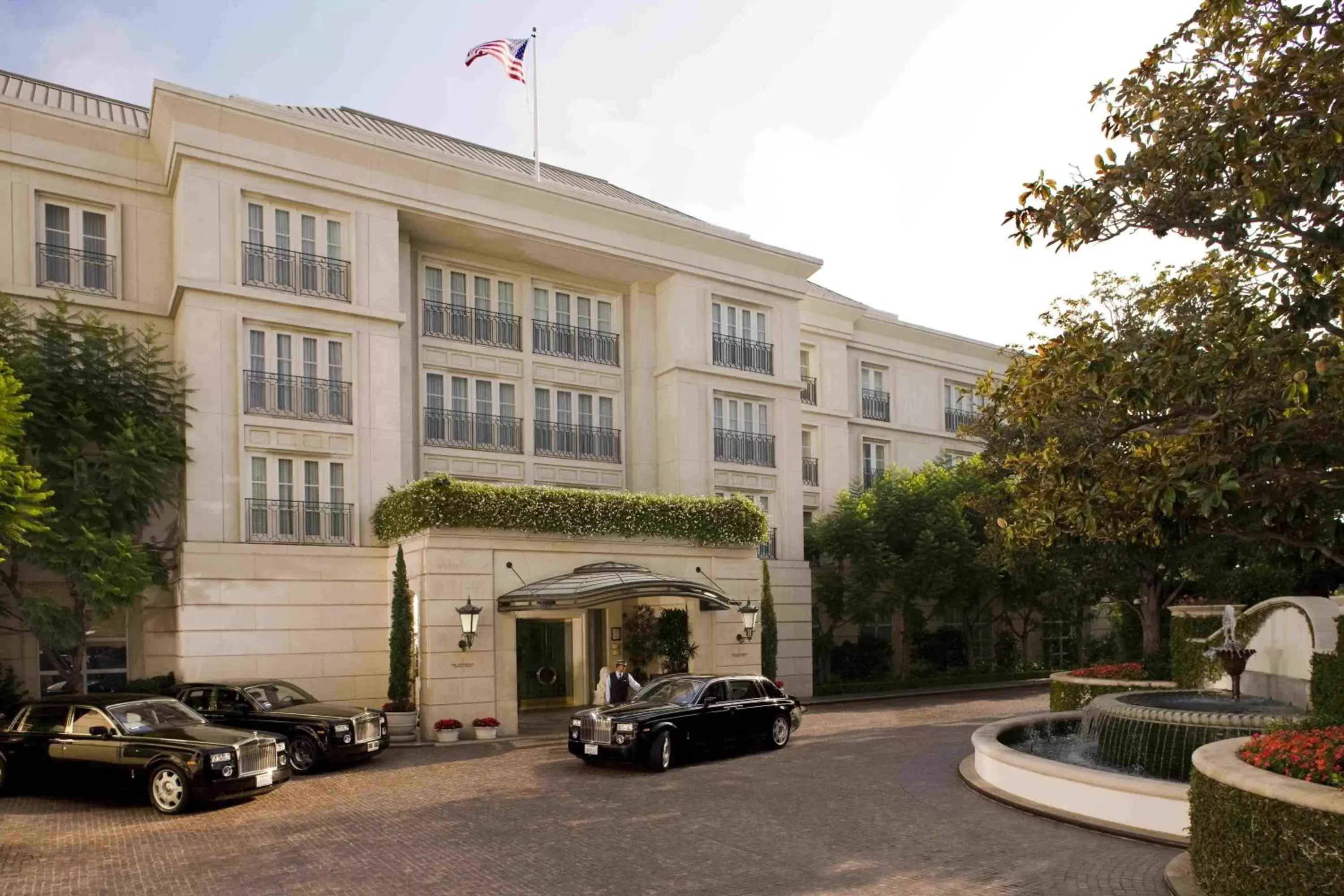Facade/entrance in The Peninsula Beverly Hills Facade/entrance in The Peninsula Beverly Hills