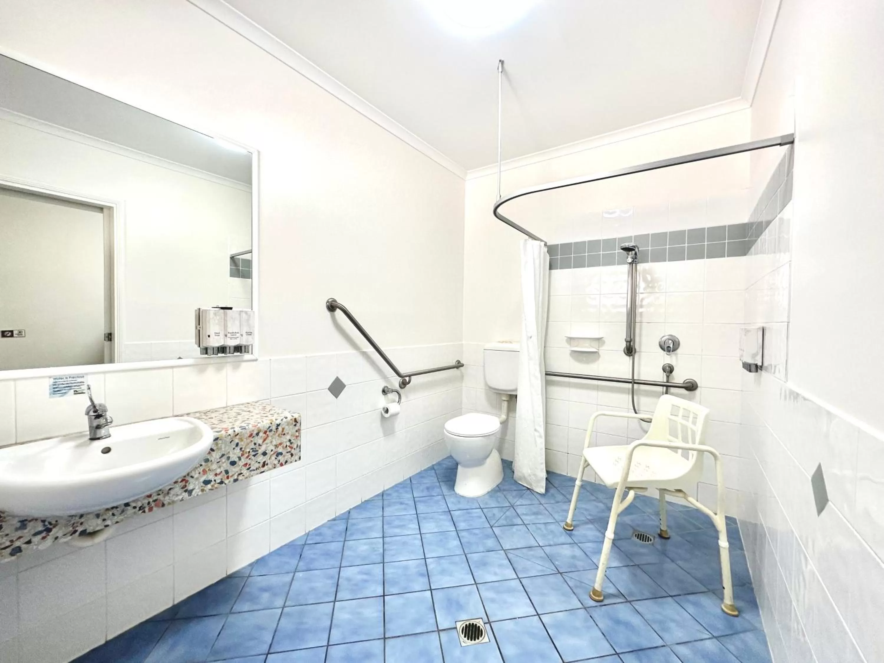 Toilet in Mackay Resort Motel