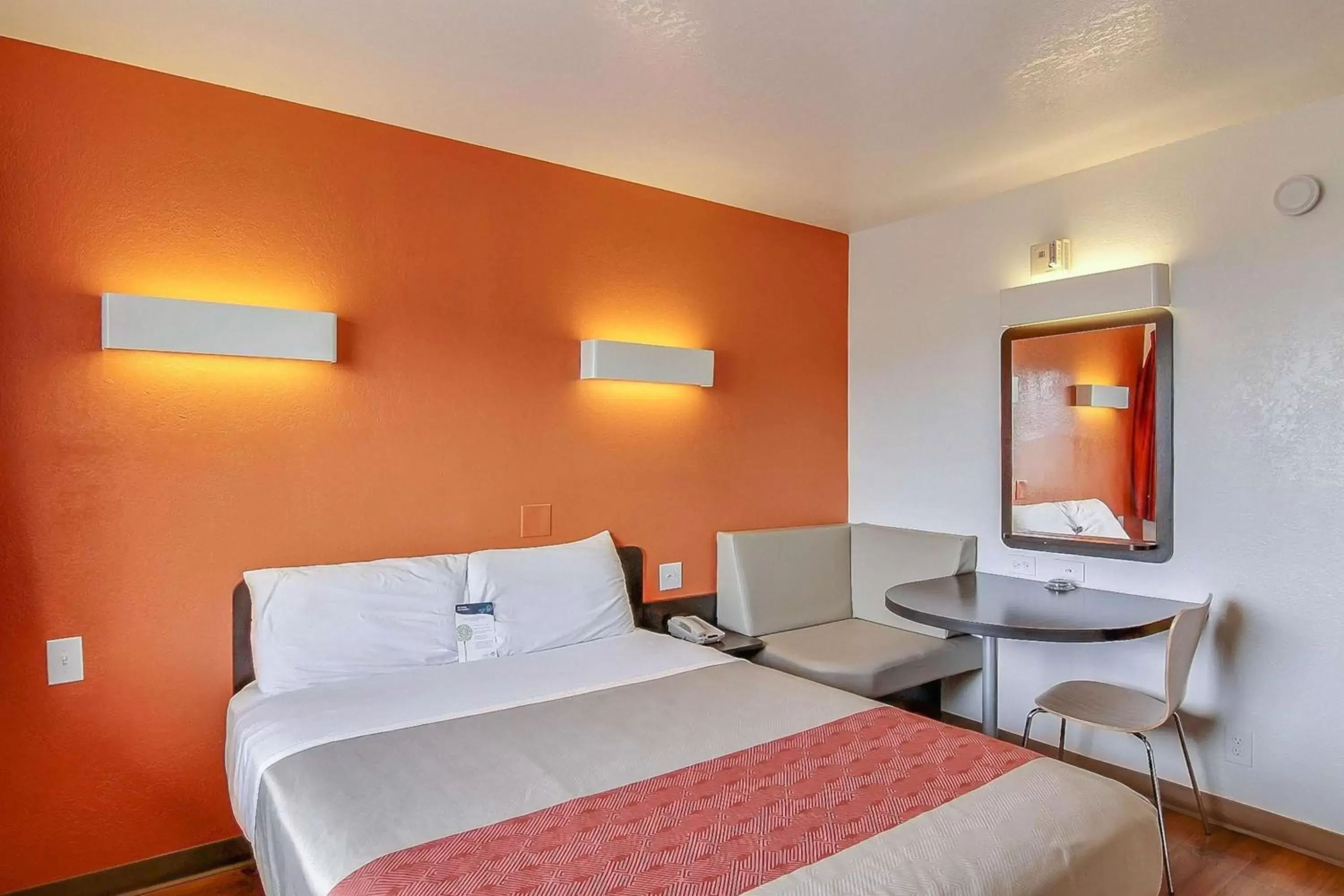 Bedroom, Bed in Motel 6-Buellton, CA - Solvang Area