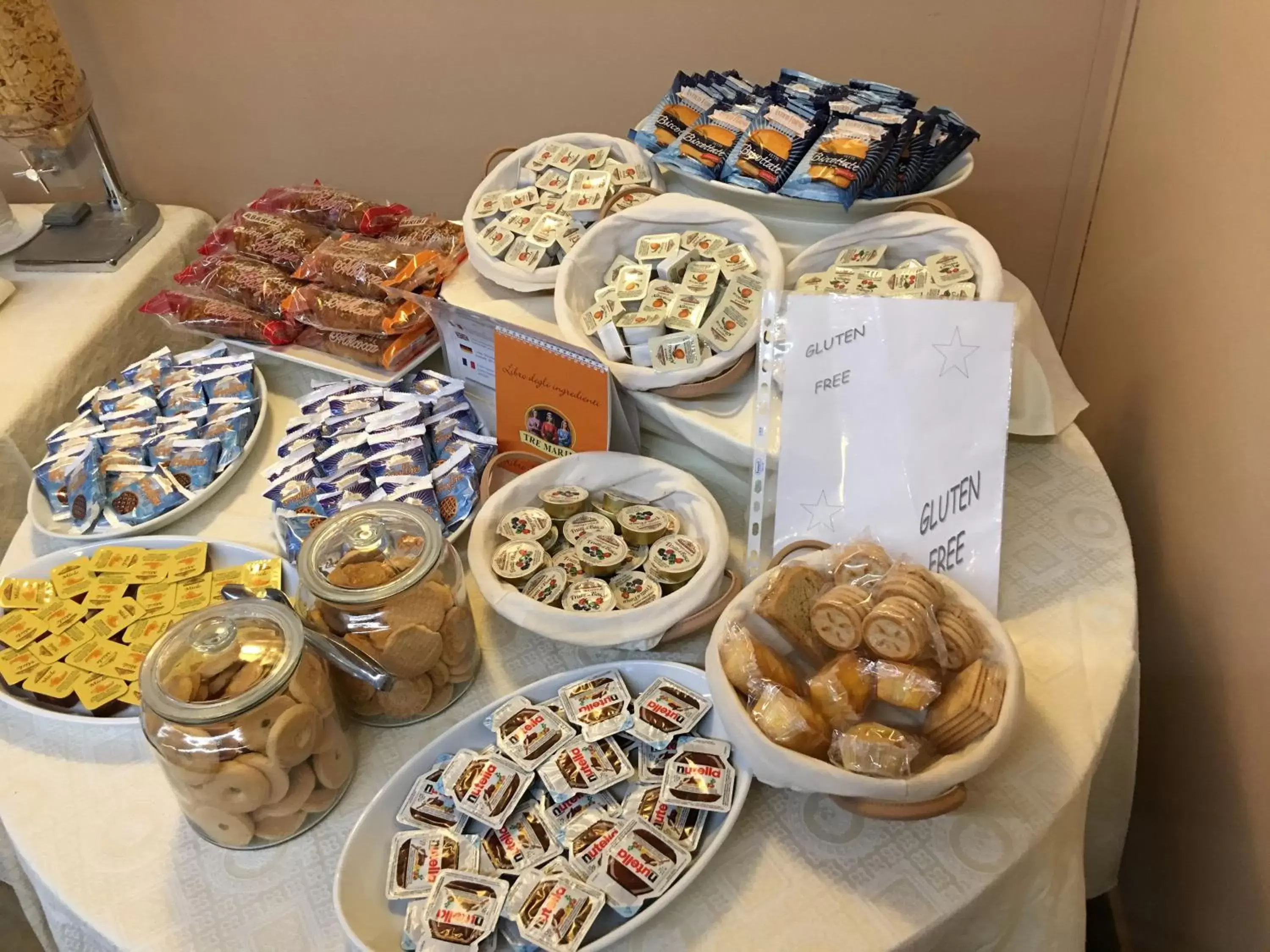 Buffet breakfast, Food in Hotel Don Carlo