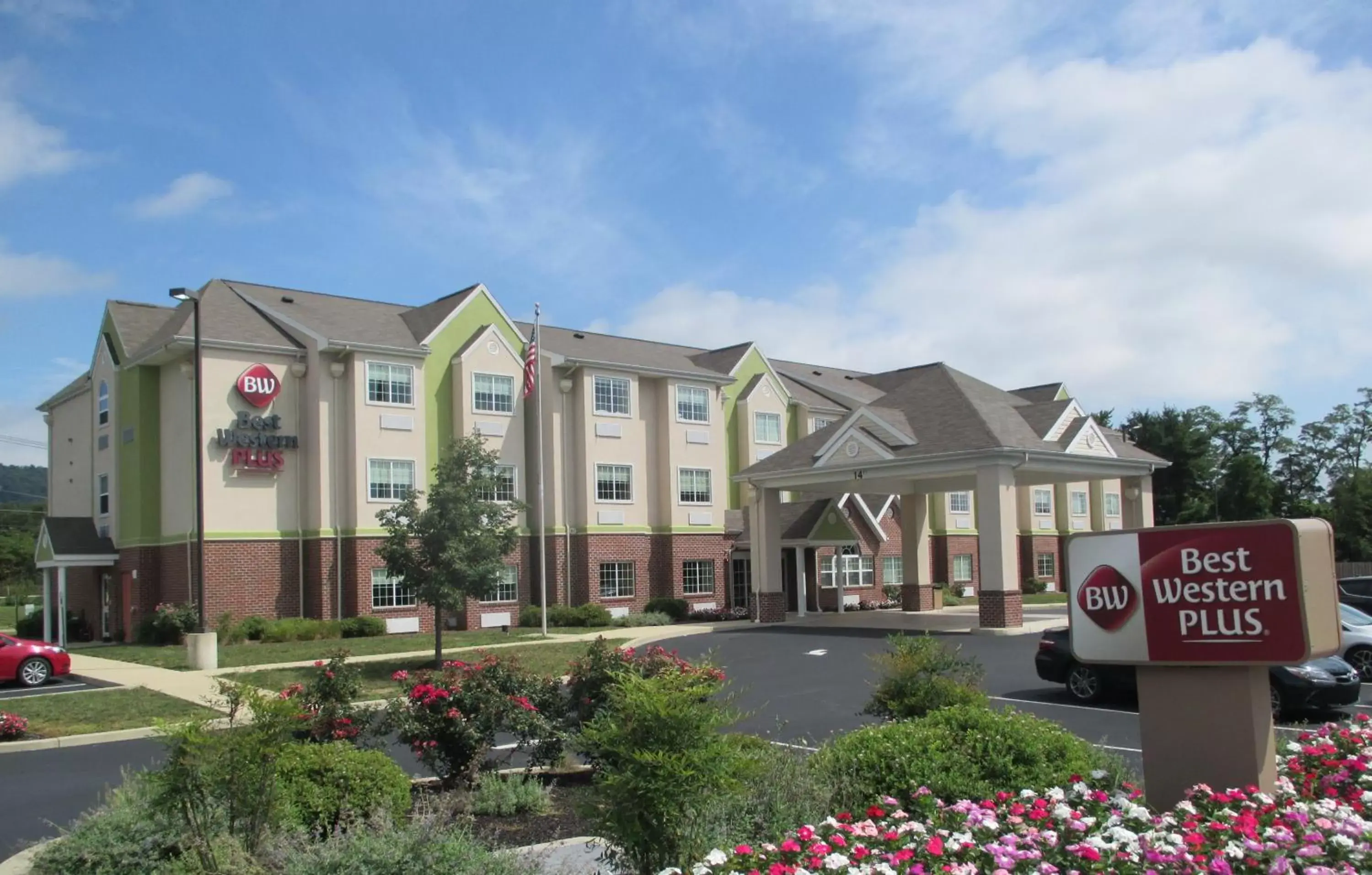 Property building in Best Western Plus Harrisburg Mechanicsburg Property building in Best Western Plus Harrisburg Mechanicsburg