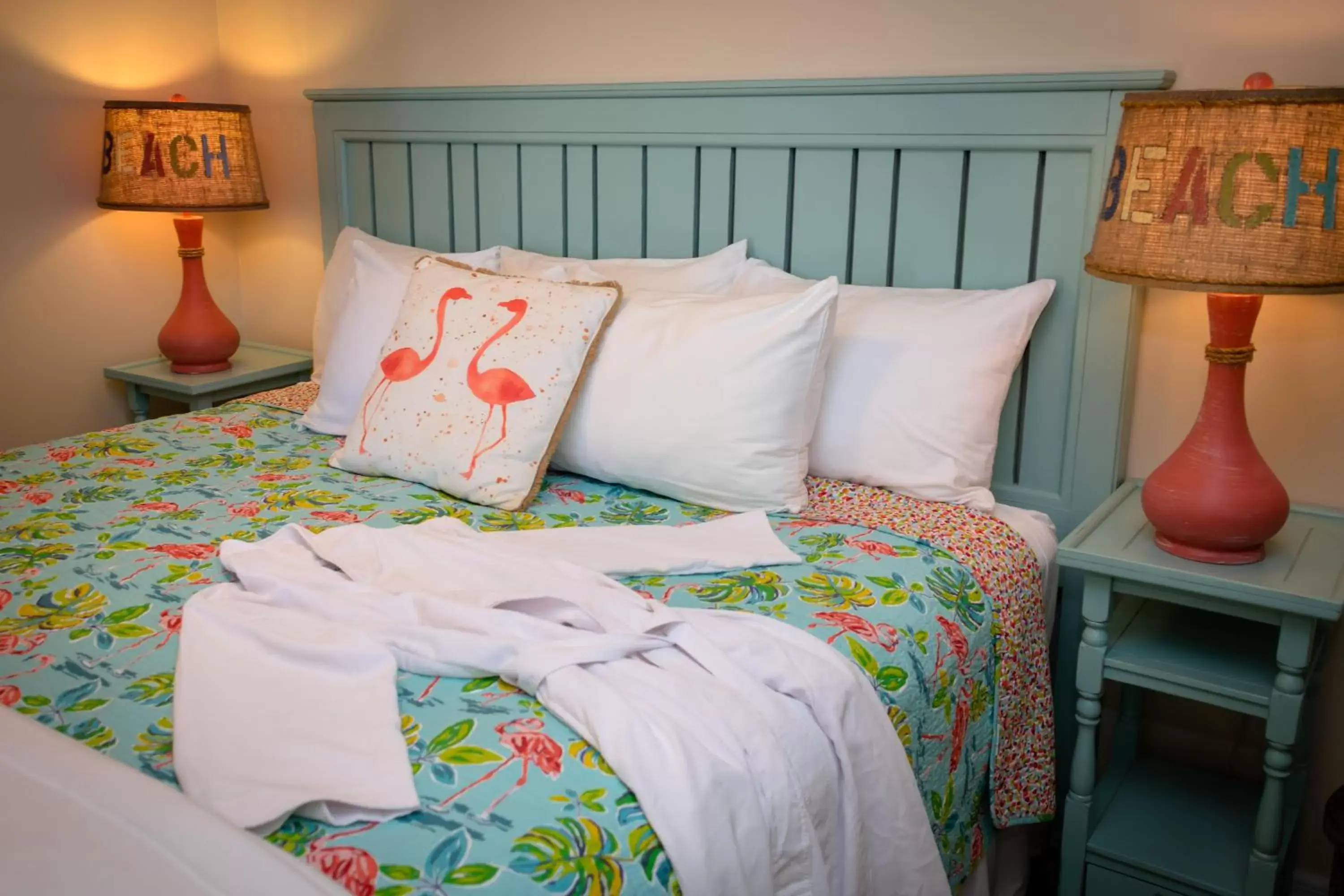 Bed in Cedar Cove Resort & Cottages