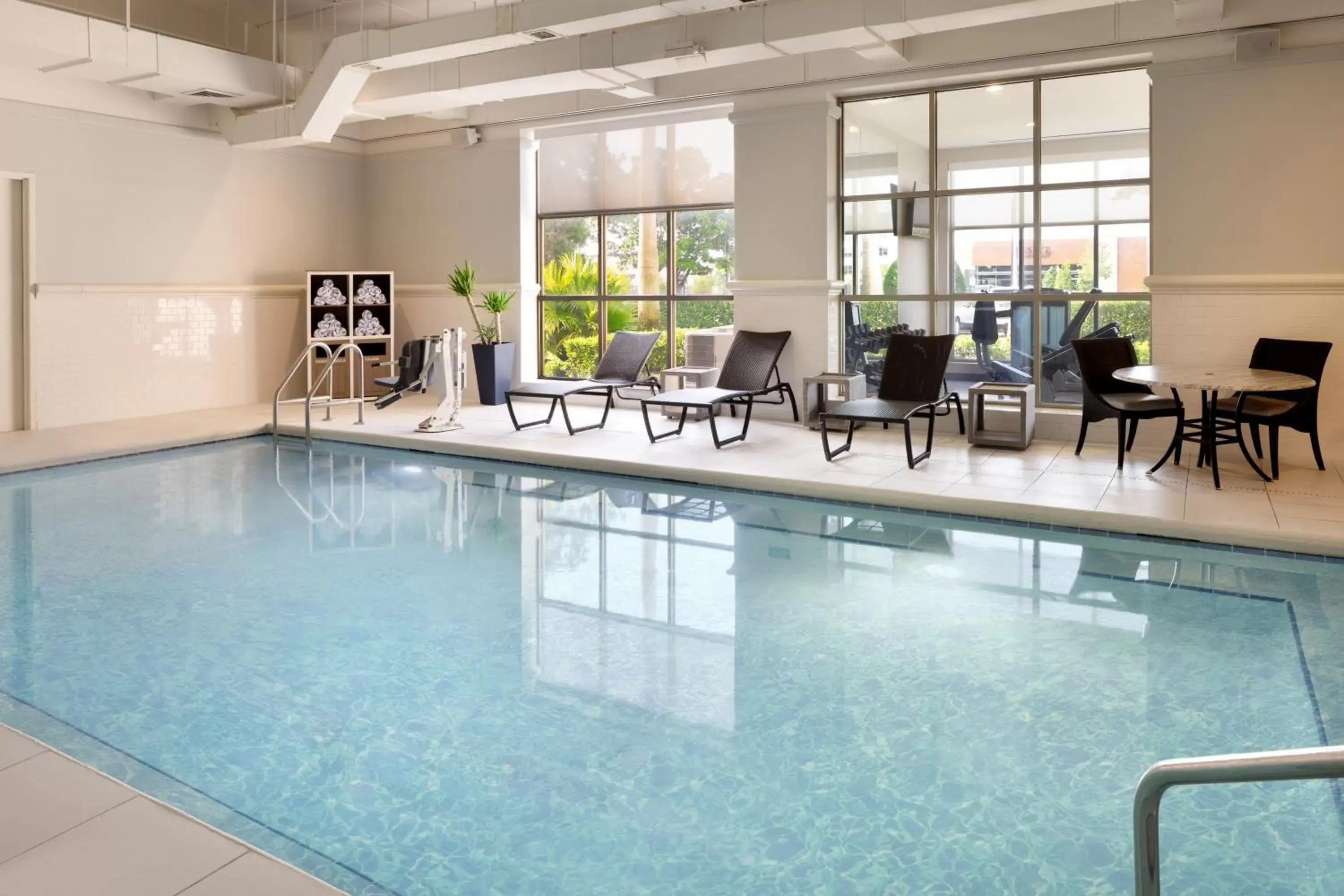 Swimming pool in Sheraton Jacksonville Hotel Swimming pool in Sheraton Jacksonville Hotel