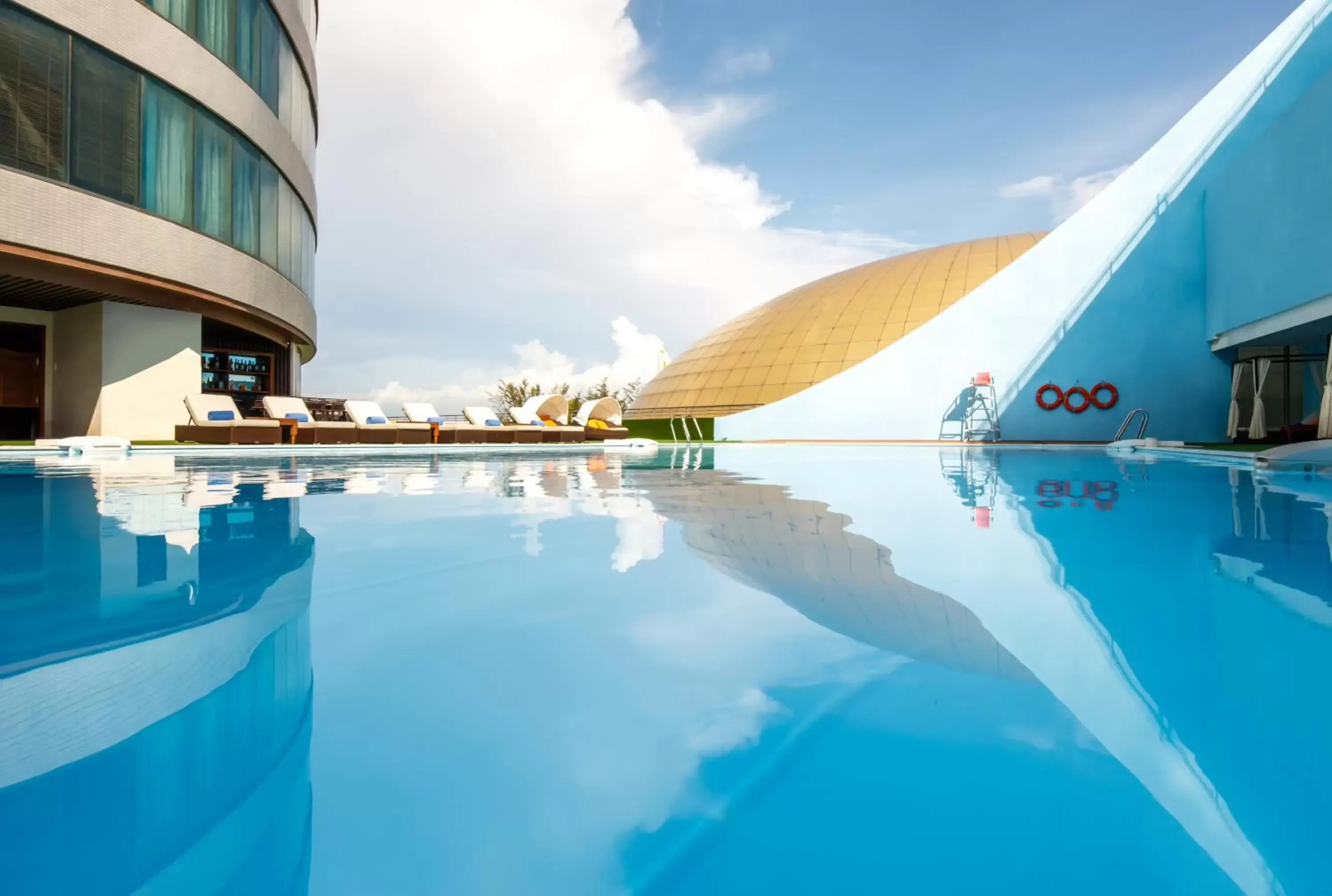 Swimming pool in Pullman Vung Tau Swimming pool in Pullman Vung Tau