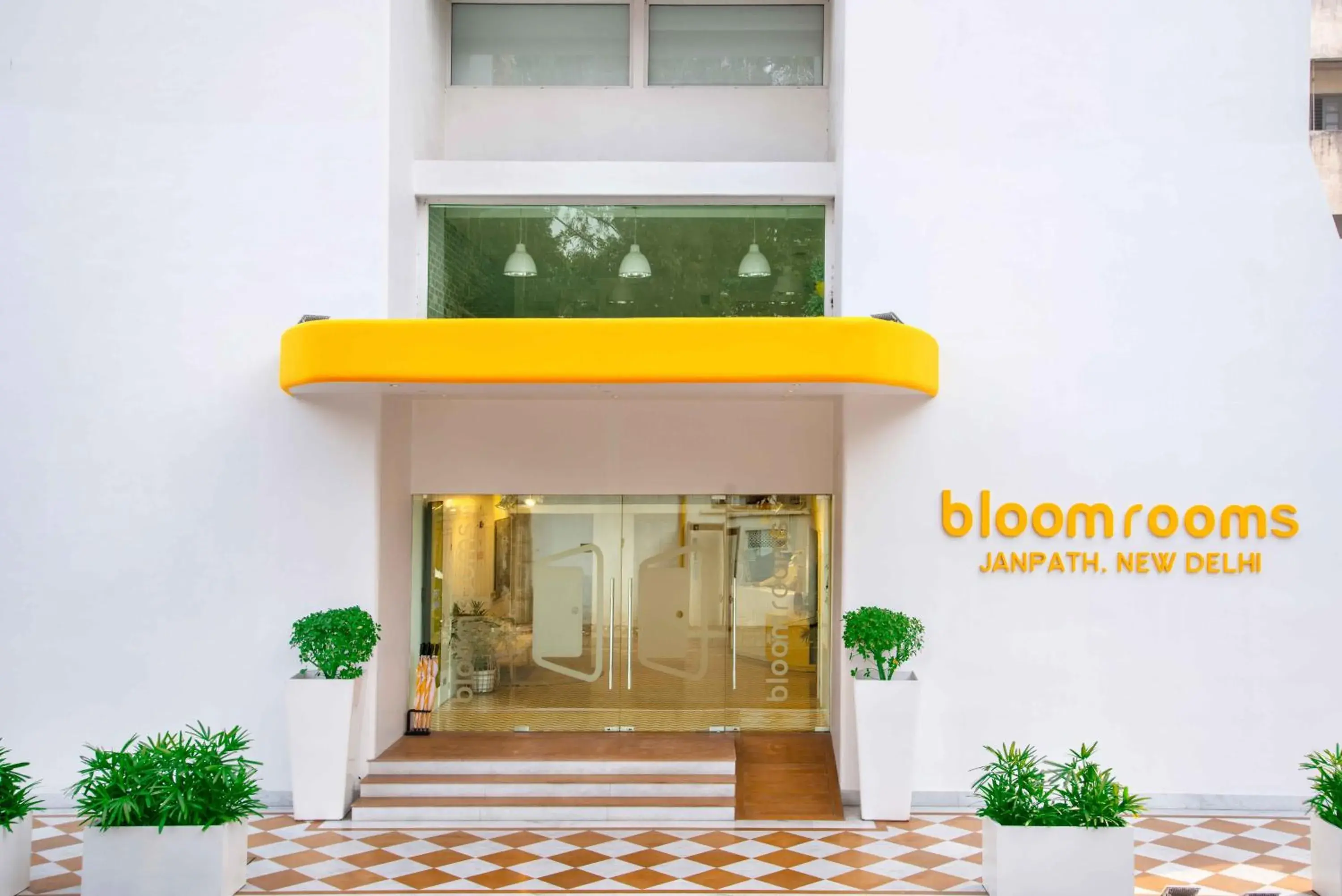 Facade/entrance in bloomrooms @ Janpath