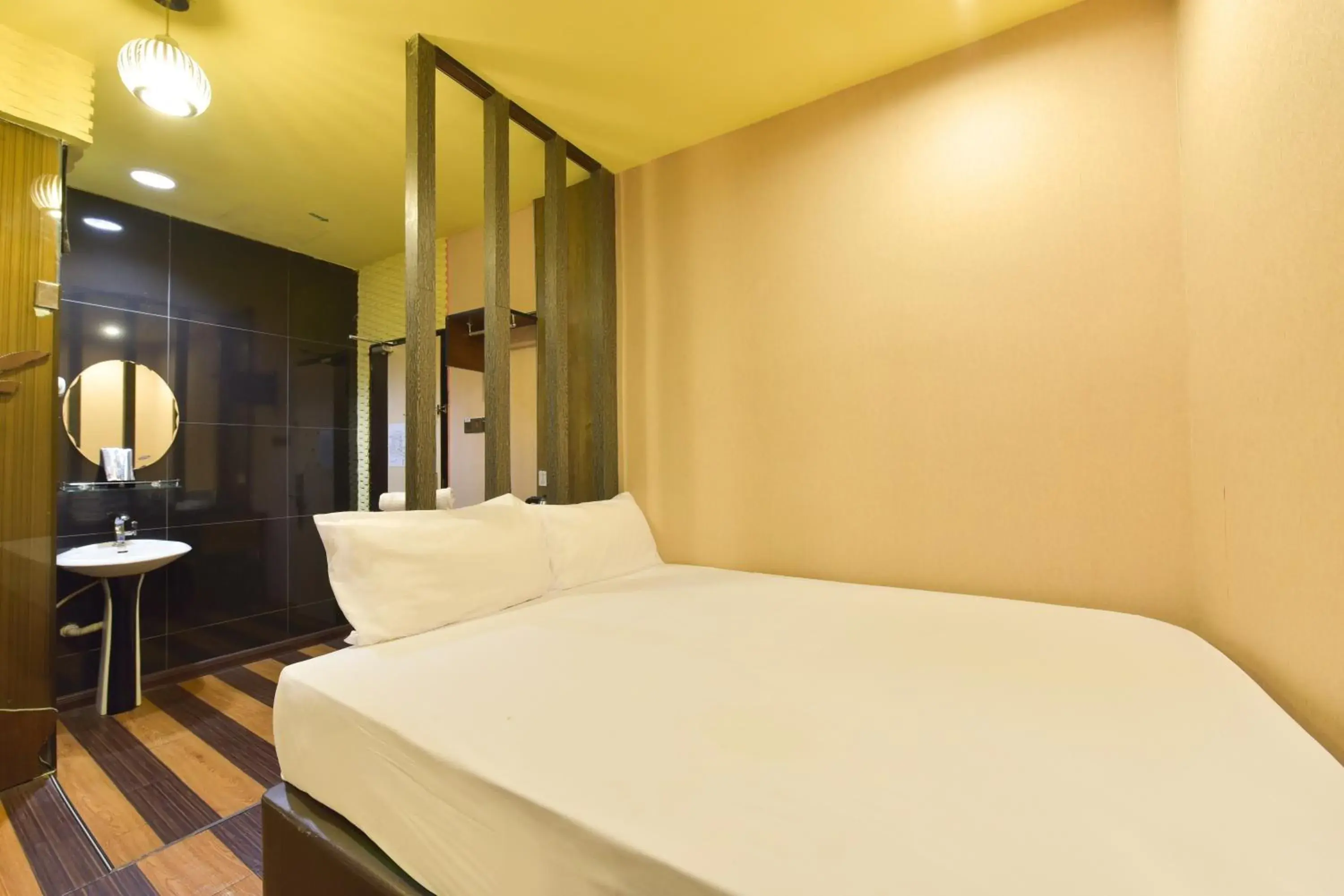 Bedroom, Bed in Townhouse OAK Hotel Holmes Johor Jaya