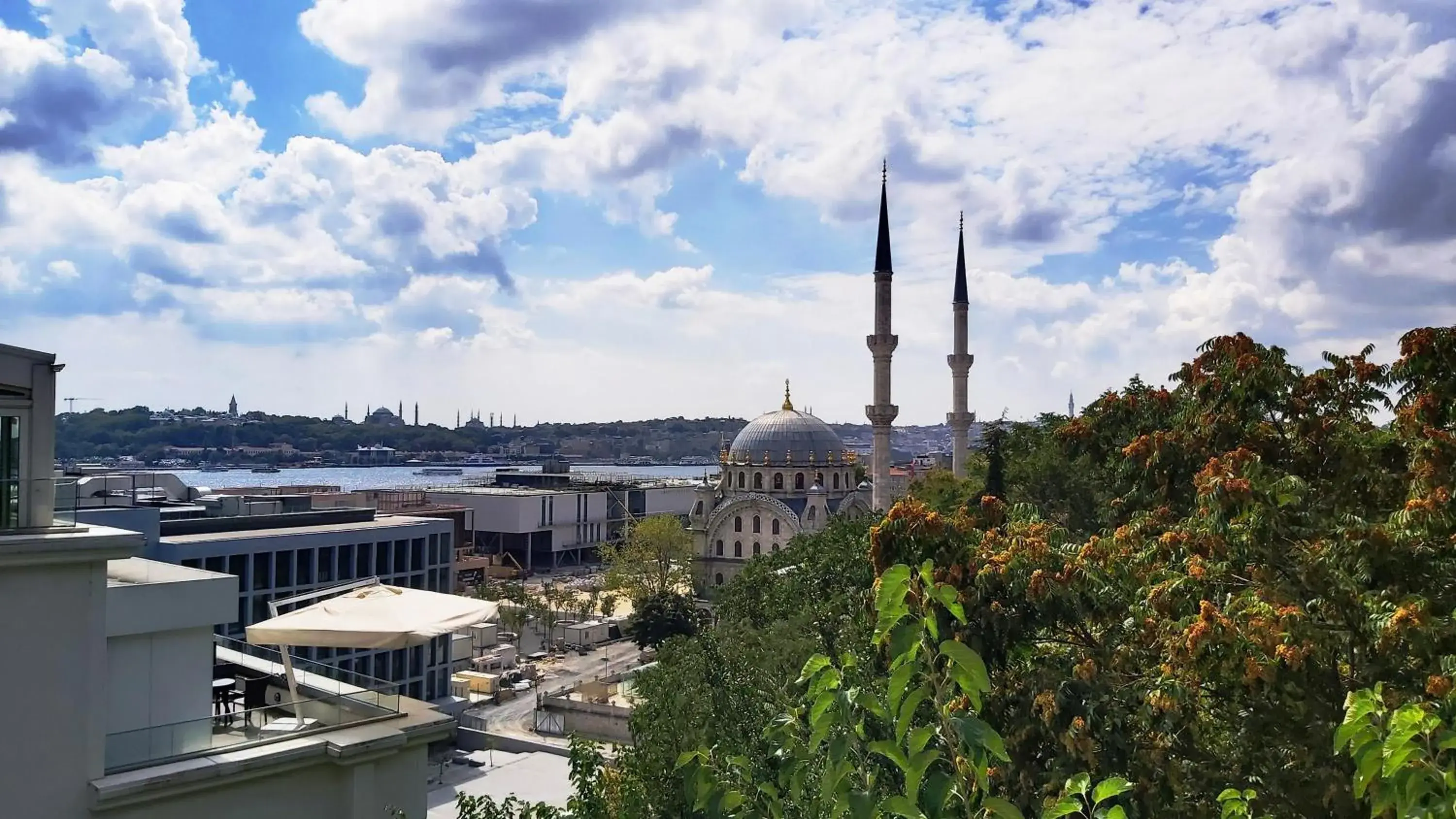 Restaurant/places to eat in Port Bosphorus