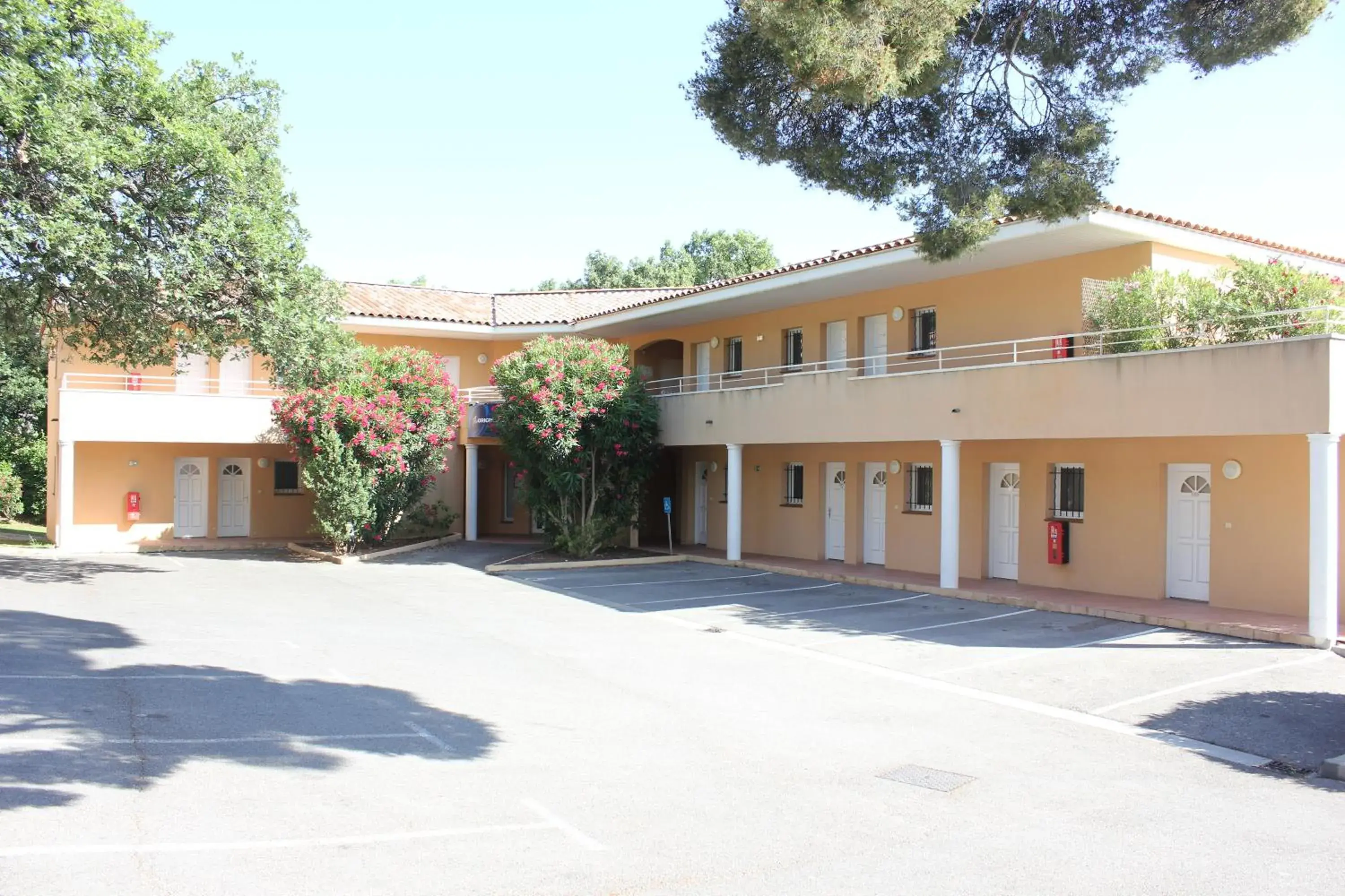 Property Building in INTER-HOTEL CÃ´tÃ© Sud Hotel Allauch