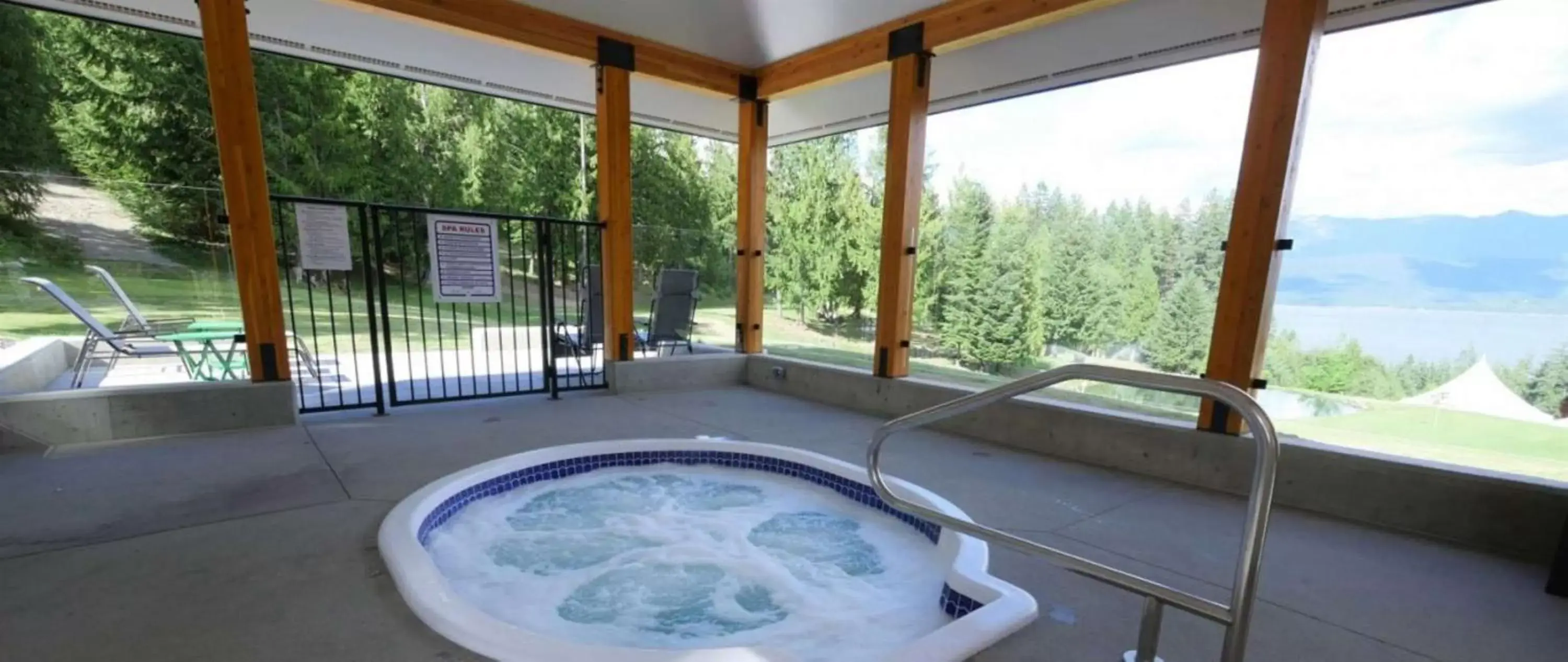 Pool view in Kootenay Lakeview Resort BW Signature Collection