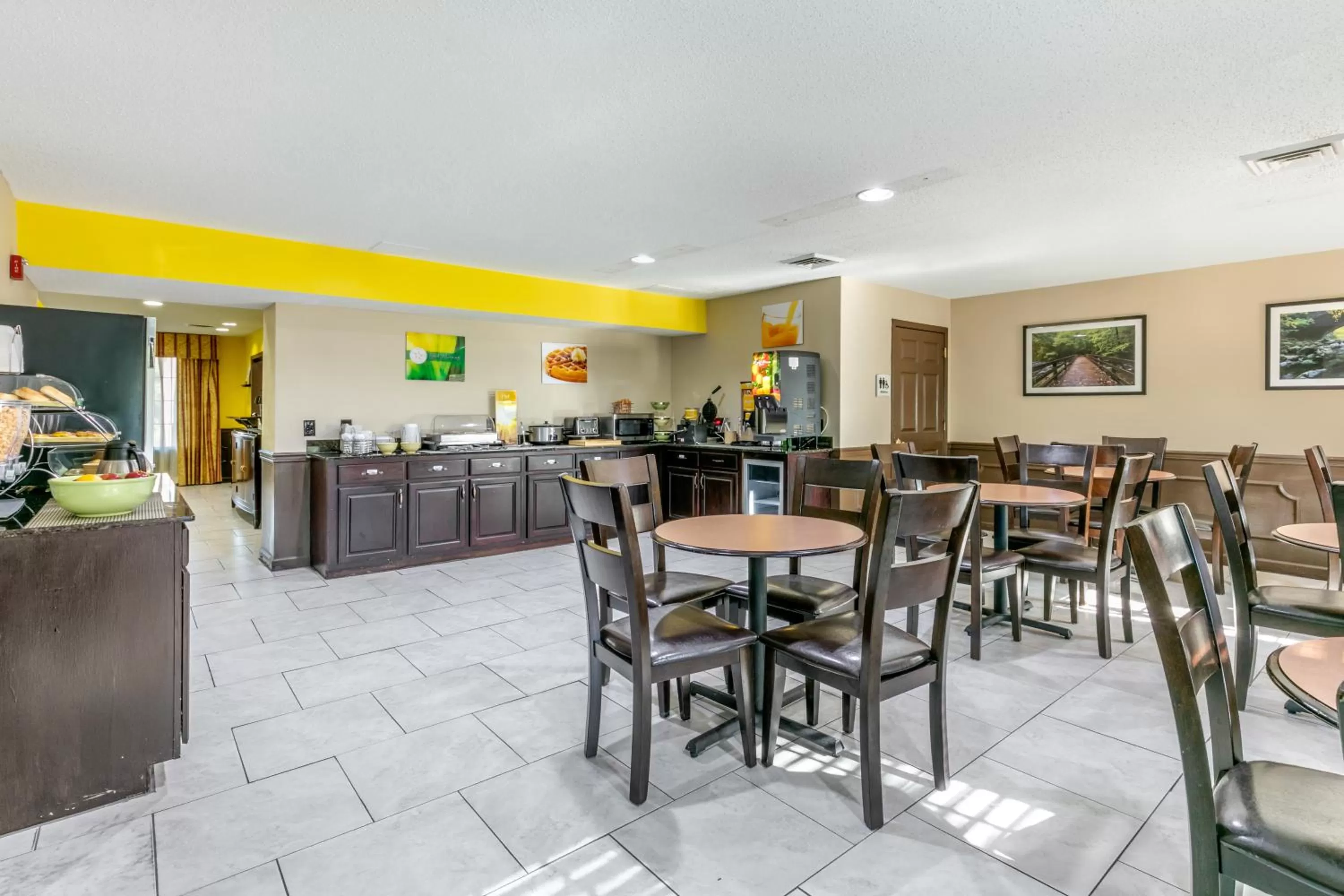 Breakfast in Quality Inn Johnson City I-26 exit 17