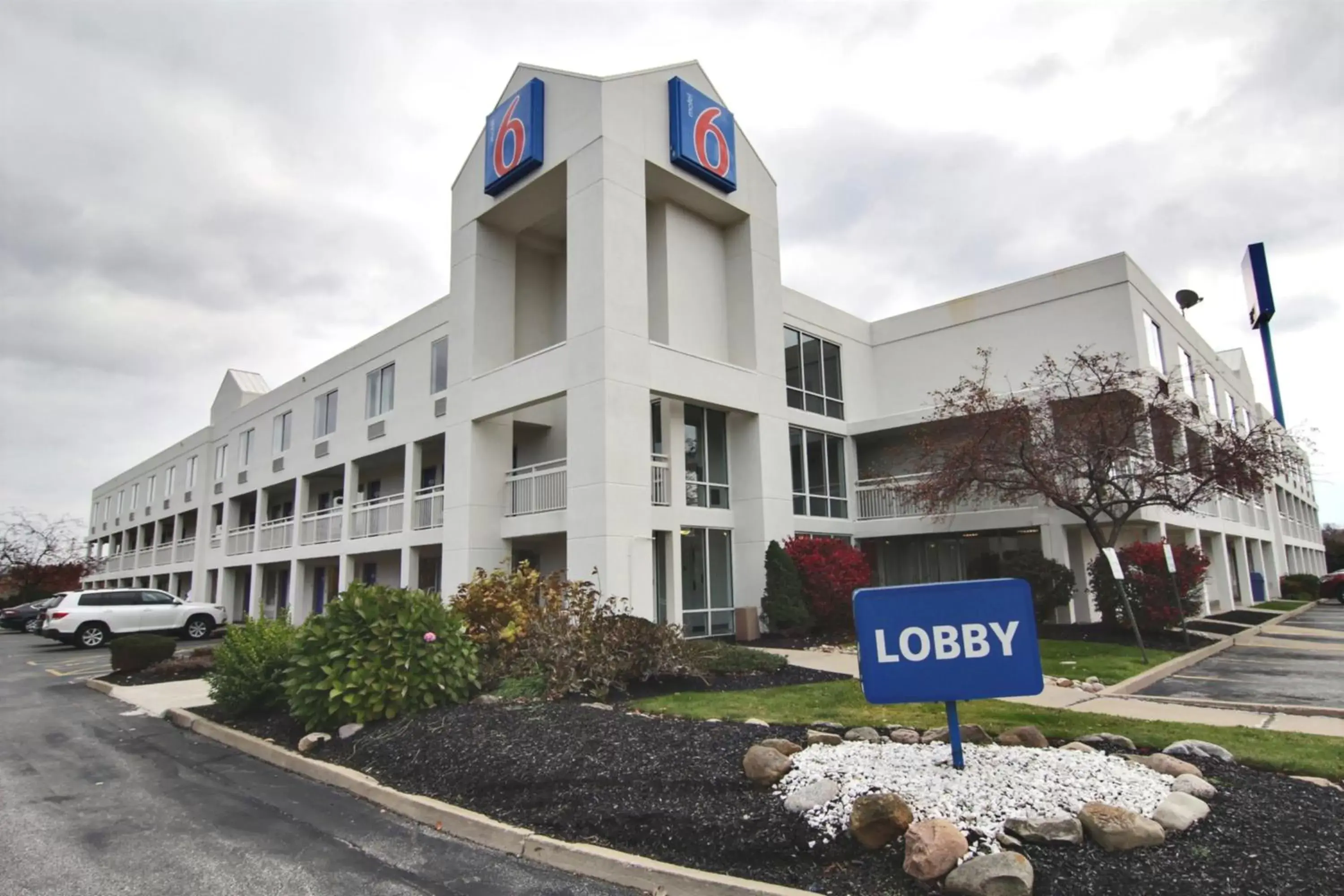 Facade/entrance, Property Building in Motel 6-Willoughby, OH - Cleveland