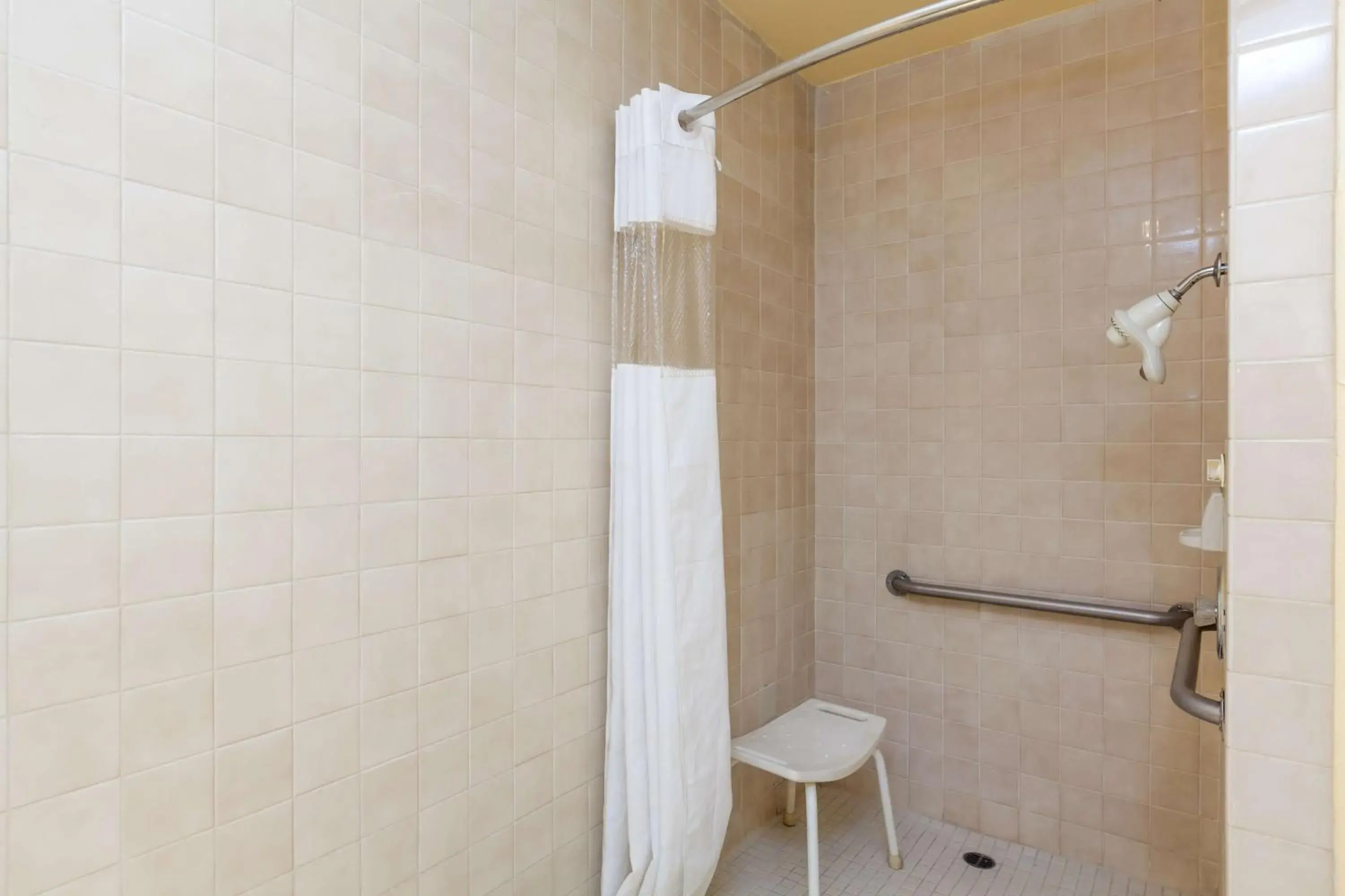 Bathroom in America's Best Value Inn & Suites Bakersfield Central