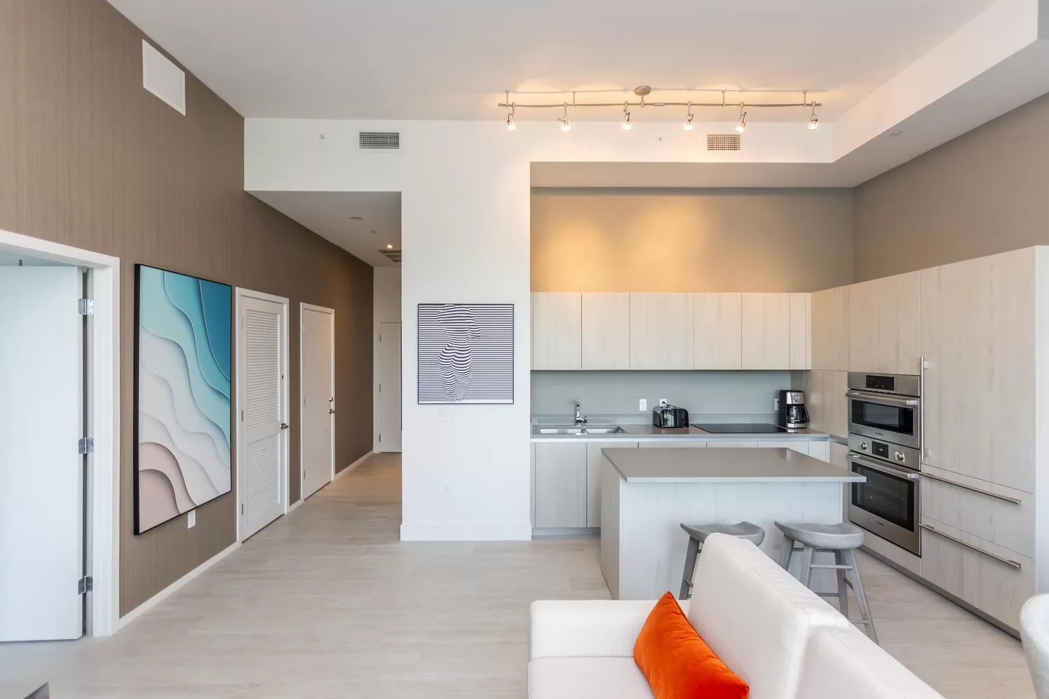 Apartment with Intracoastal Waterway and City View in Amazing Apartments at H Beach House