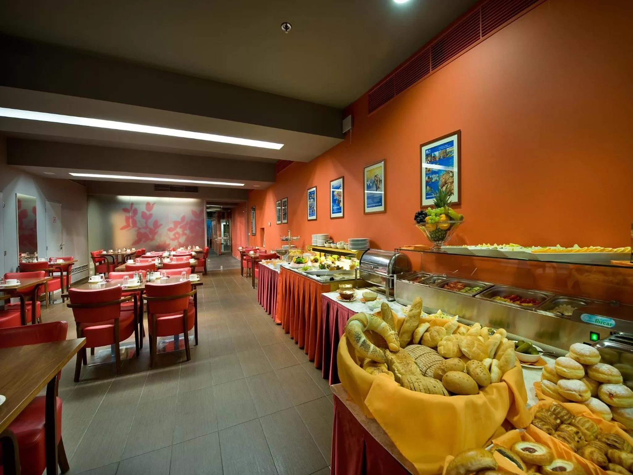 Restaurant/places to eat in EA Hotel Julis