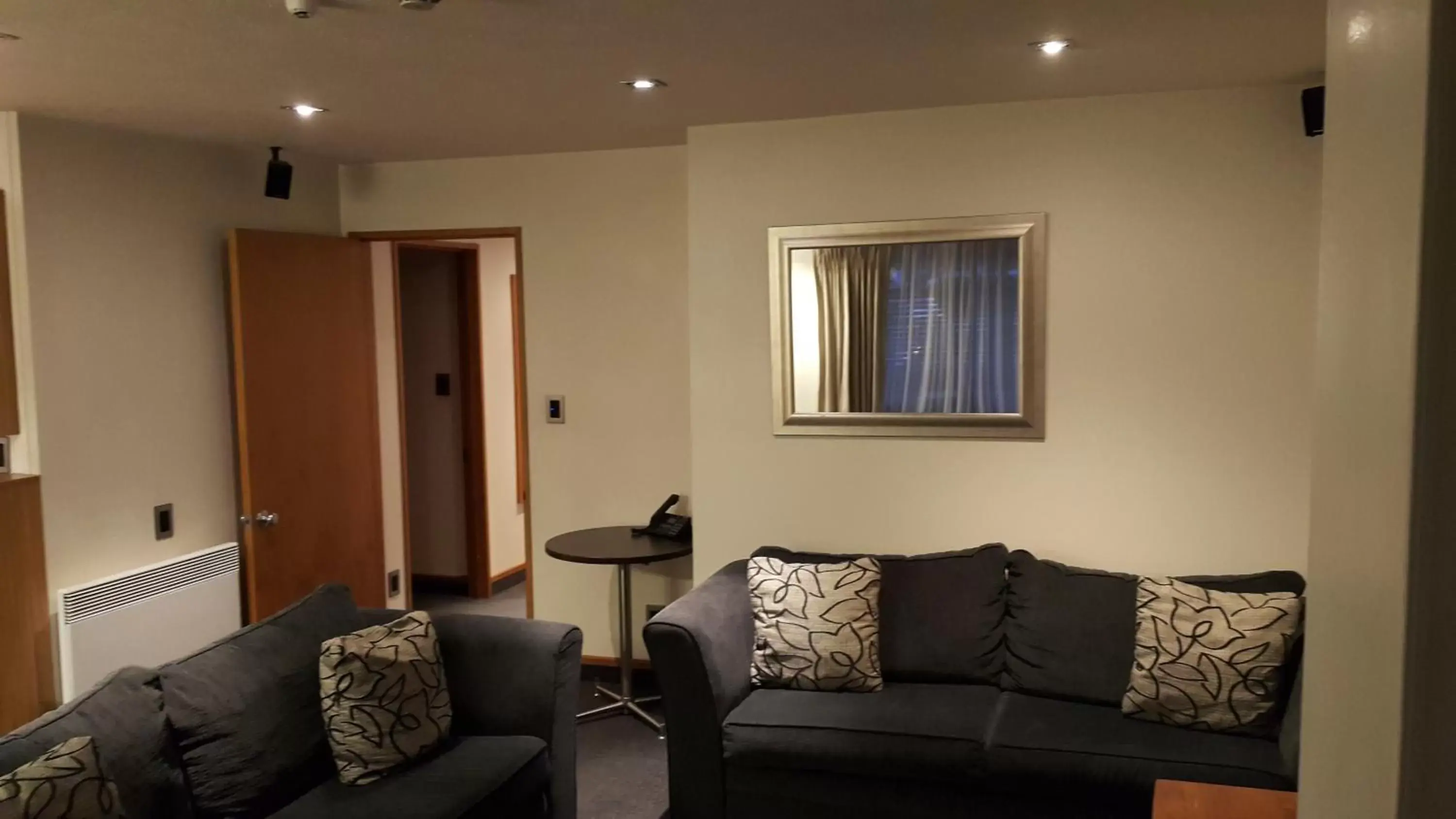 Living room, Seating Area in Airport Gateway Motor Lodge