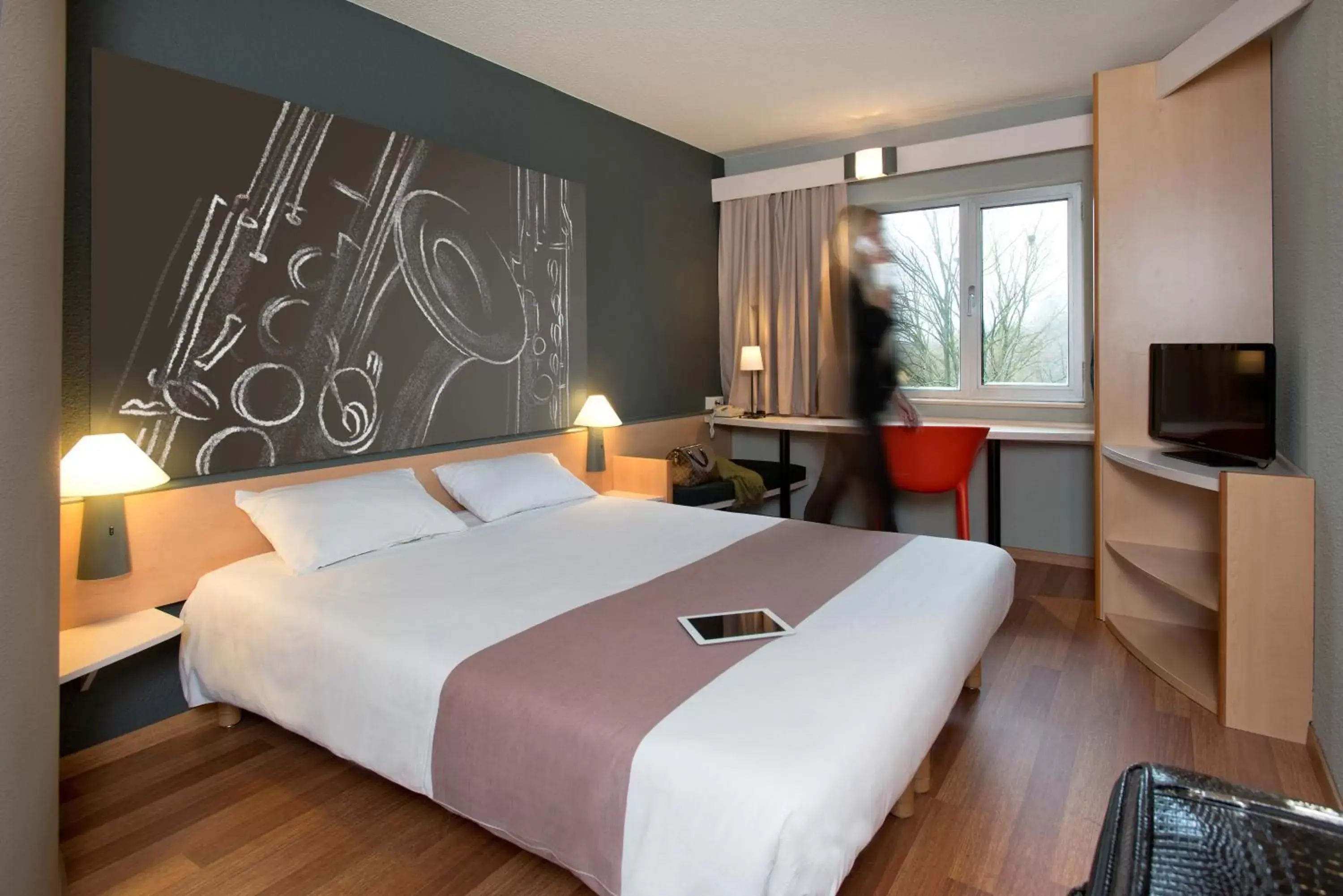 Photo of the whole room, Bed in ibis Dinant Centre