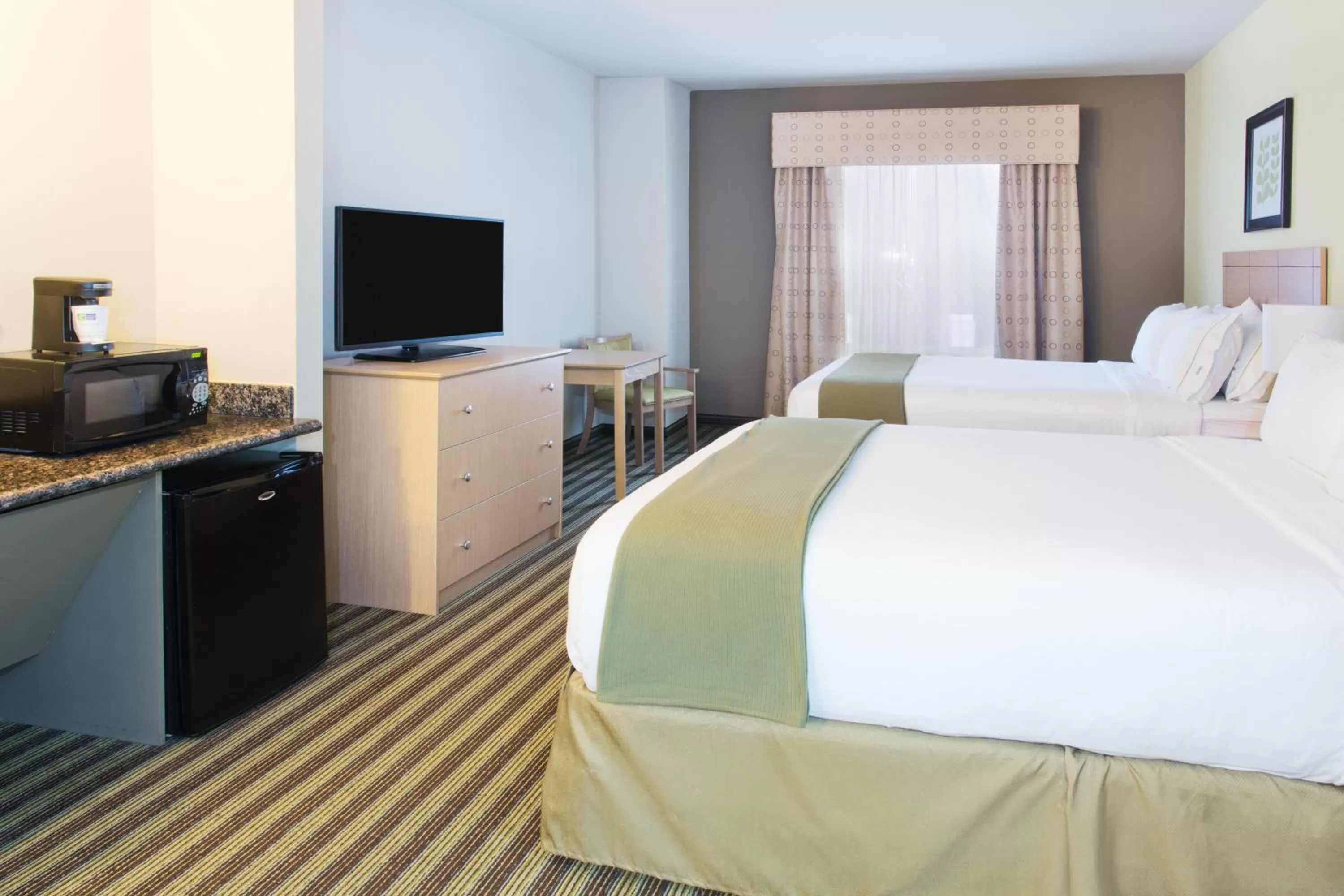 Photo of the whole room, Bed in Holiday Inn Express Hotel & Suites Alvarado by IHG