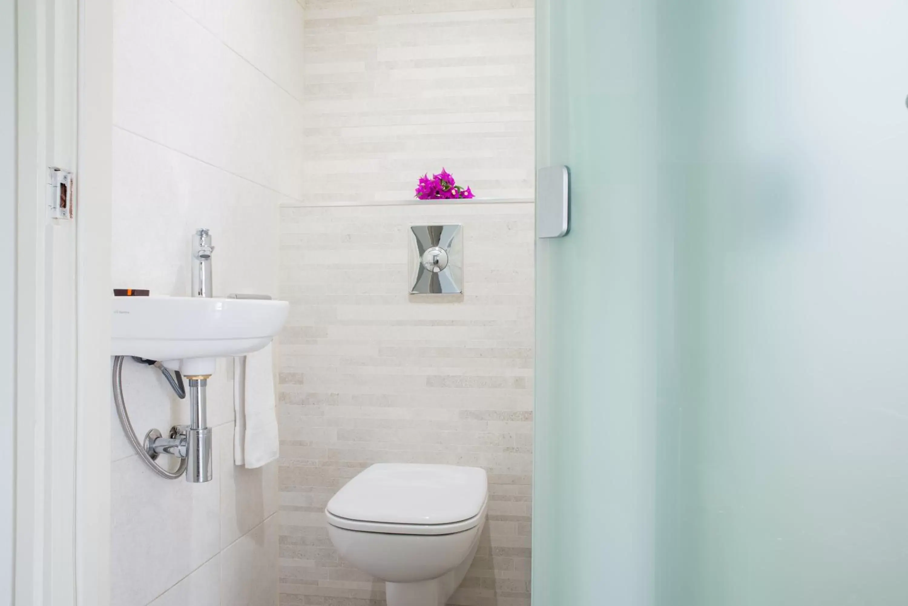 Toilet, Bathroom in Curacao Avila Beach Hotel