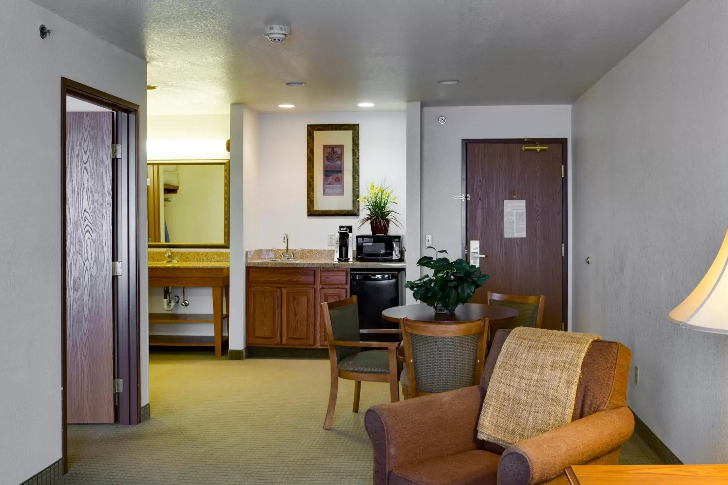 Bedroom, Seating Area in Holiday Inn Express & Suites Jacksonville, an IHG Hotel